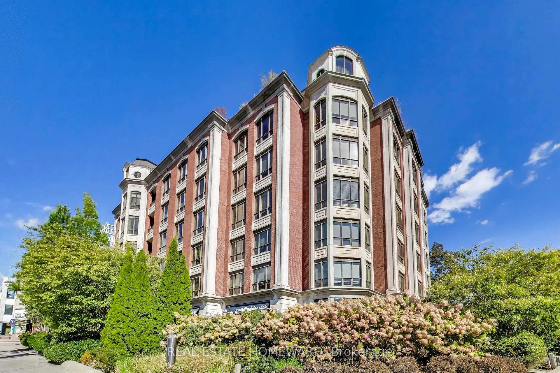 Photo 2 of Unit 403, 2 Roxborough Street E, Toronto, Rosedale-Moore Park — HOMEH