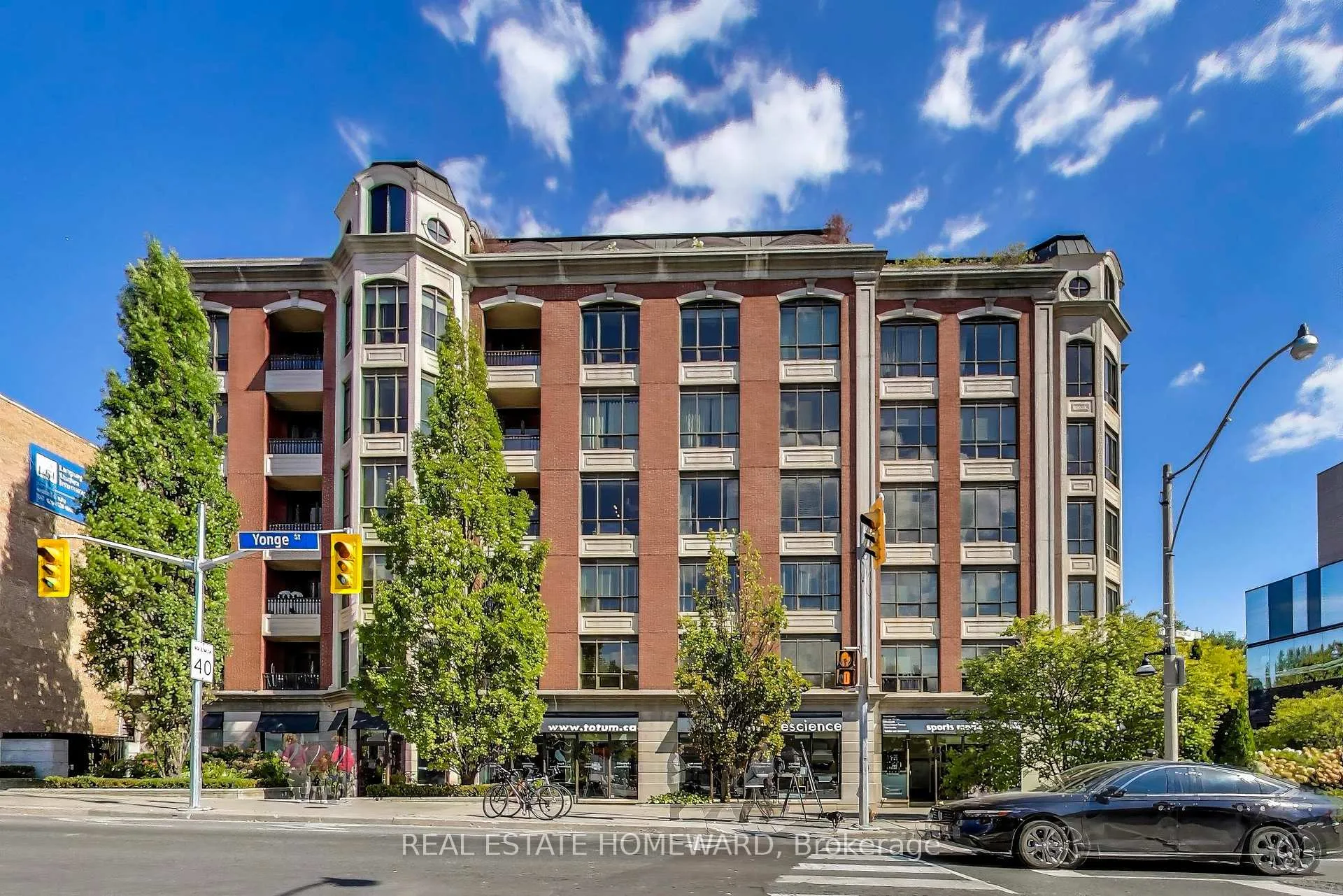 Photo 3 of Unit 403, 2 Roxborough Street E, Toronto, Rosedale-Moore Park — HOMEH