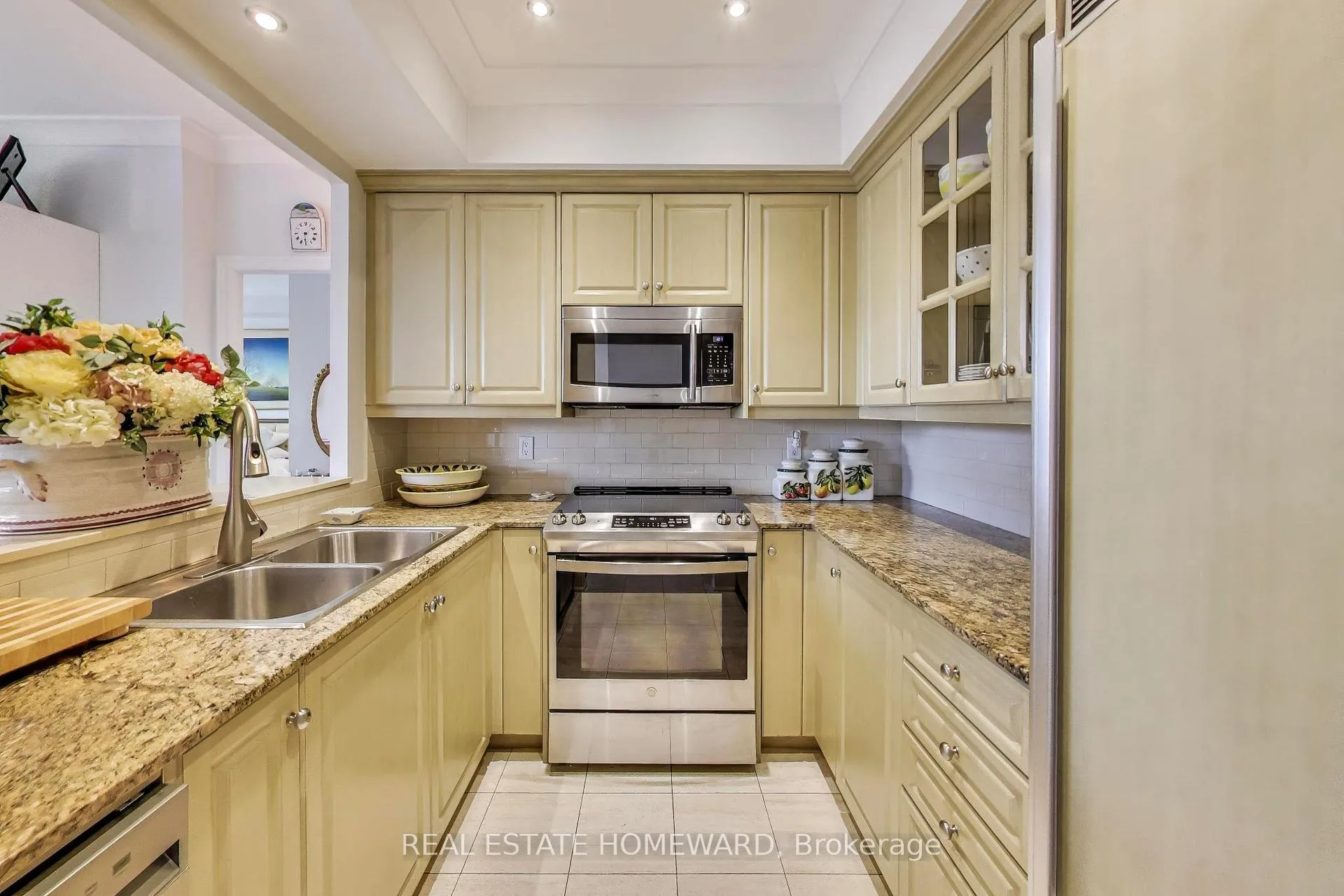 Photo 8 of Unit 403, 2 Roxborough Street E, Toronto, Rosedale-Moore Park — HOMEH