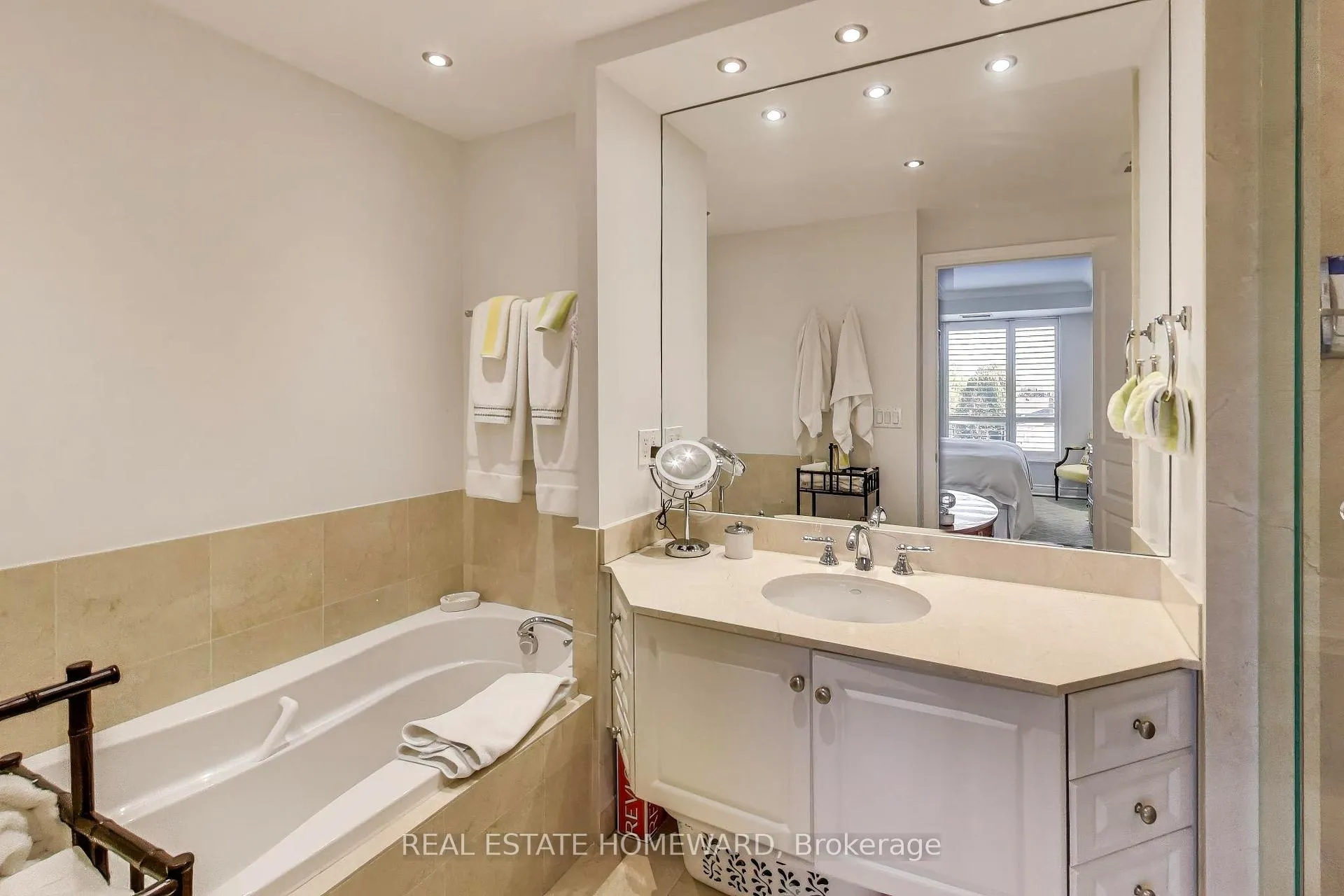 Photo 14 of Unit 403, 2 Roxborough Street E, Toronto, Rosedale-Moore Park — HOMEH