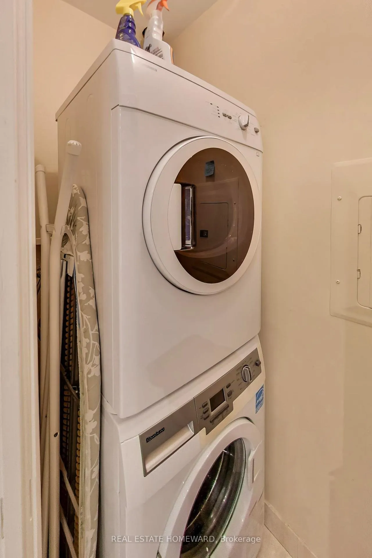 Photo 18 of Unit 403, 2 Roxborough Street E, Toronto, Rosedale-Moore Park — HOMEH