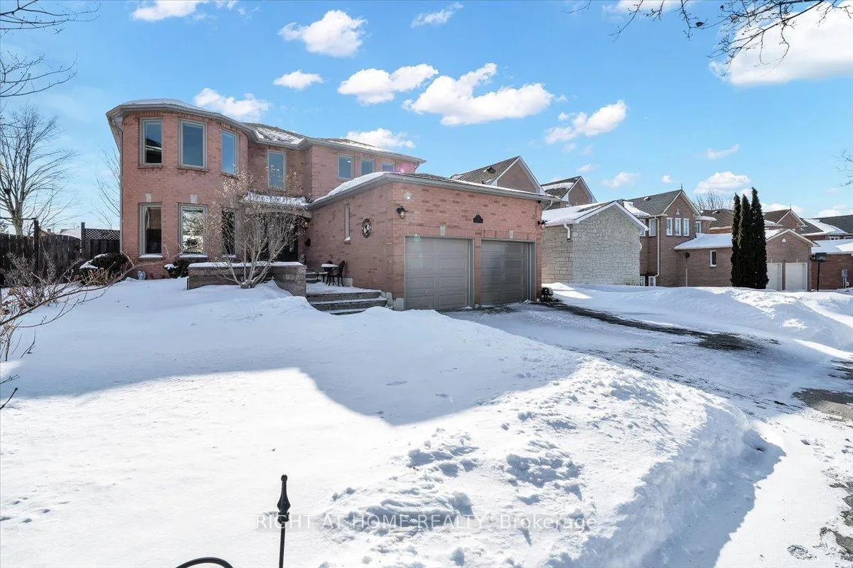Photo 1 of 33 Willcocks Crescent, Ajax, Central — HOMEH