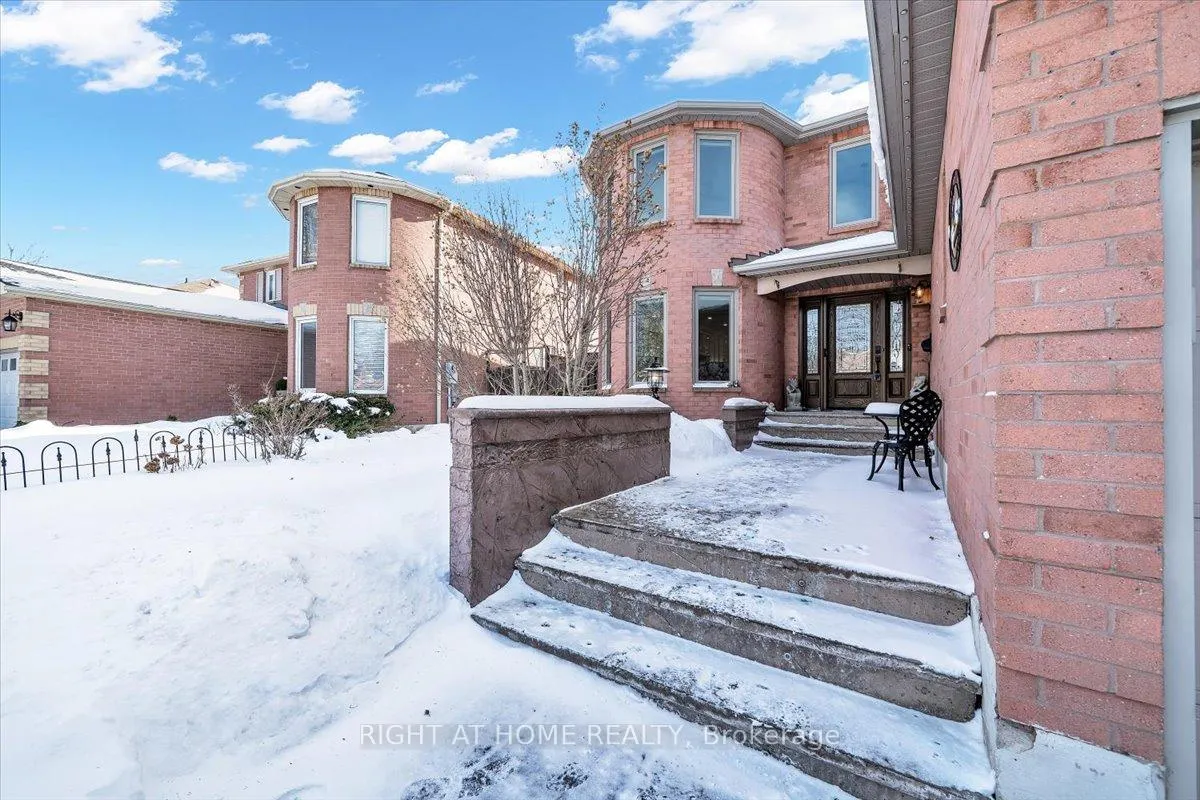 Photo 2 of 33 Willcocks Crescent, Ajax, Central — HOMEH