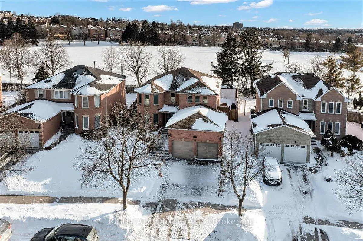 Photo 5 of 33 Willcocks Crescent, Ajax, Central — HOMEH