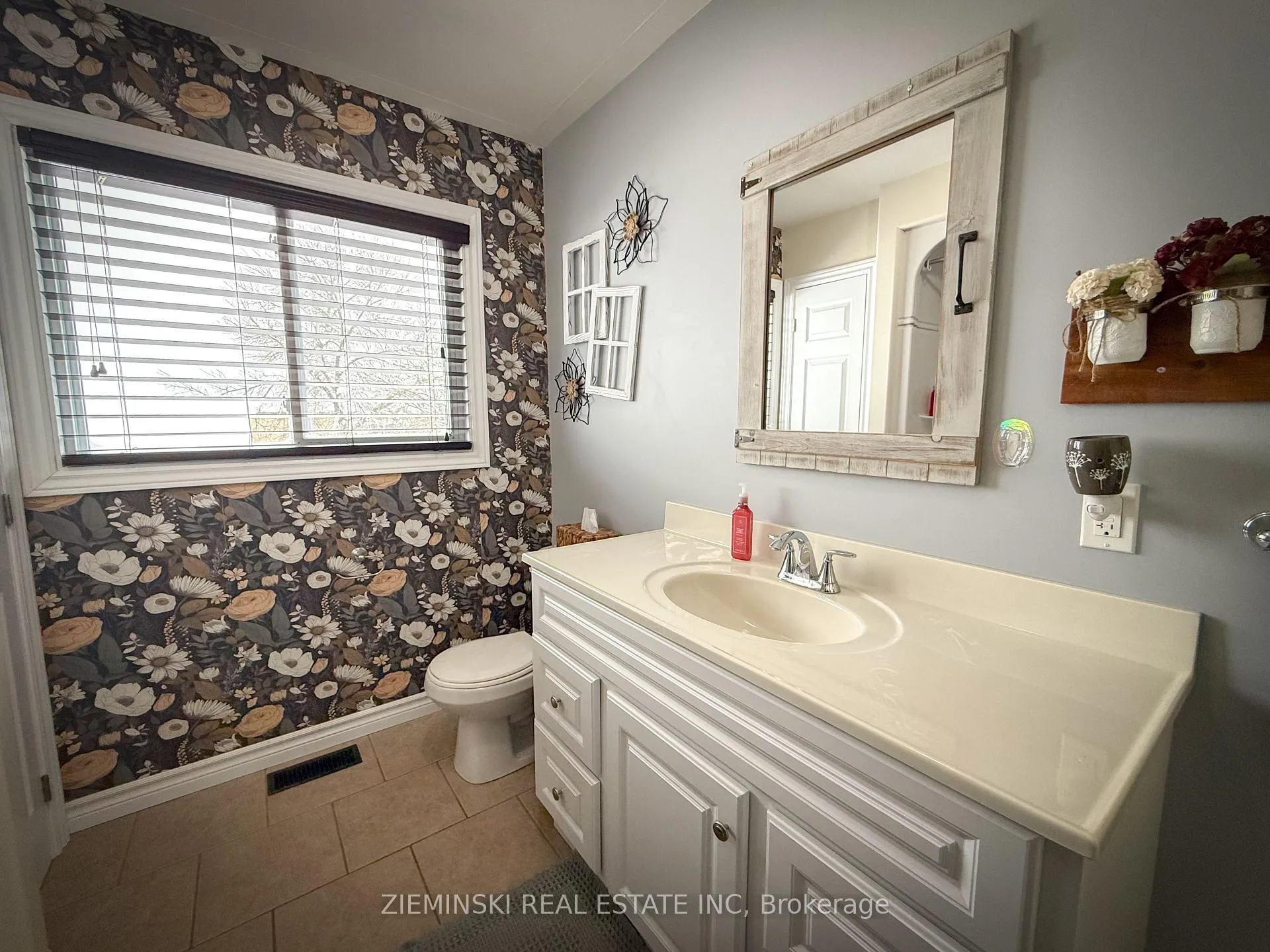Photo 18 of 218 Mountjoy Street S, Timmins, TS - SE — HOMEH