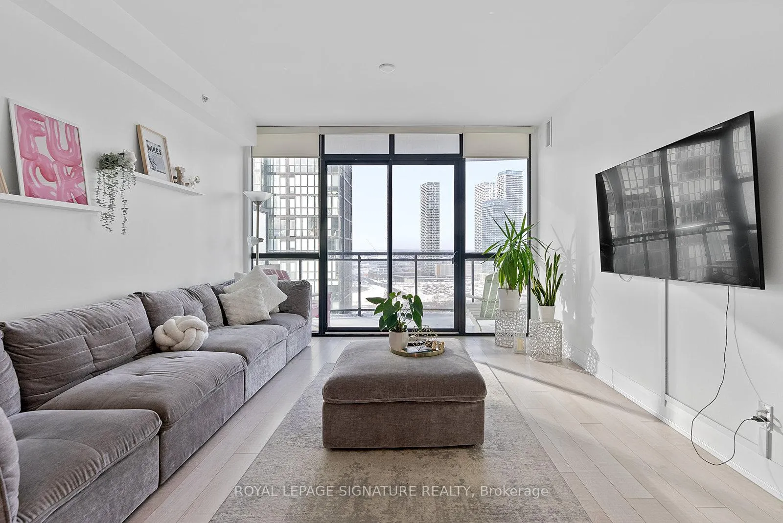 Photo 1 of Unit 1607, 2900 Highway 7, Vaughan, Concord — HOMEH