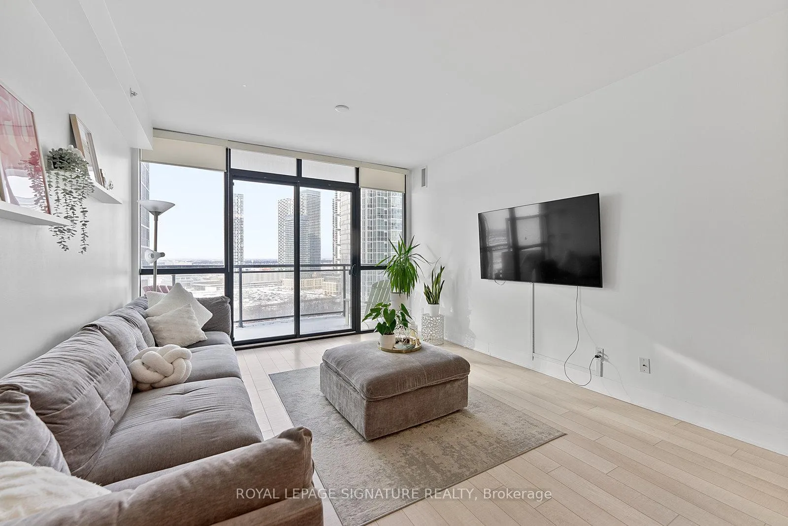 Photo 3 of Unit 1607, 2900 Highway 7, Vaughan, Concord — HOMEH