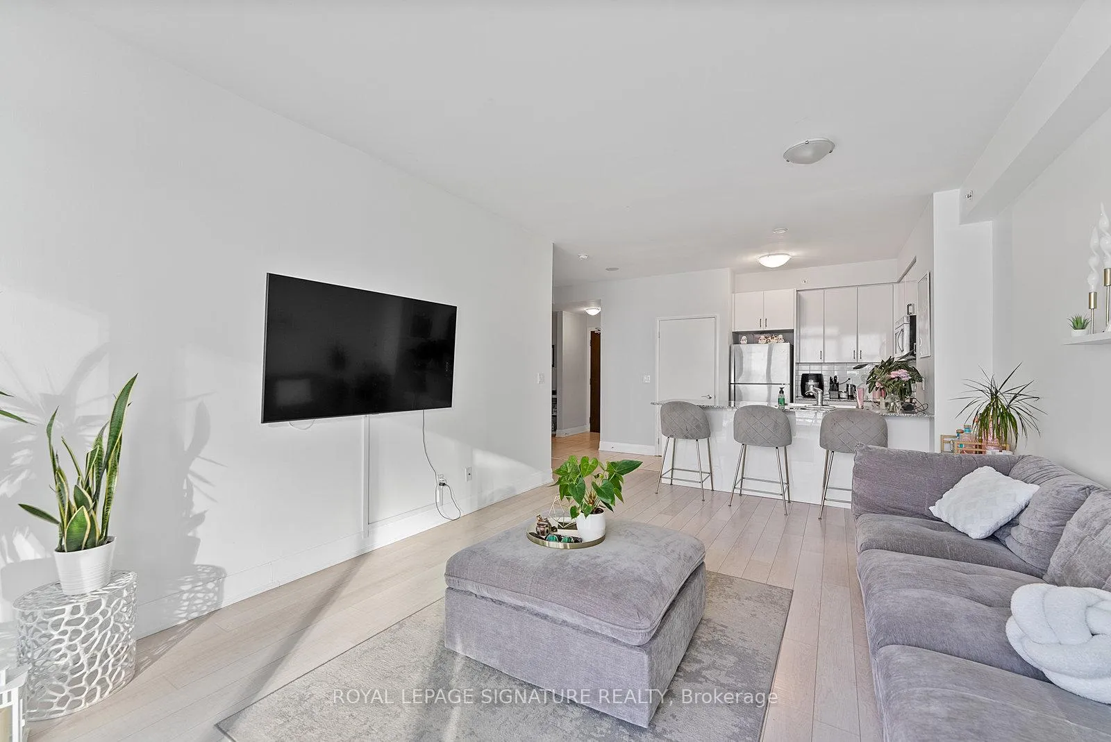 Photo 4 of Unit 1607, 2900 Highway 7, Vaughan, Concord — HOMEH