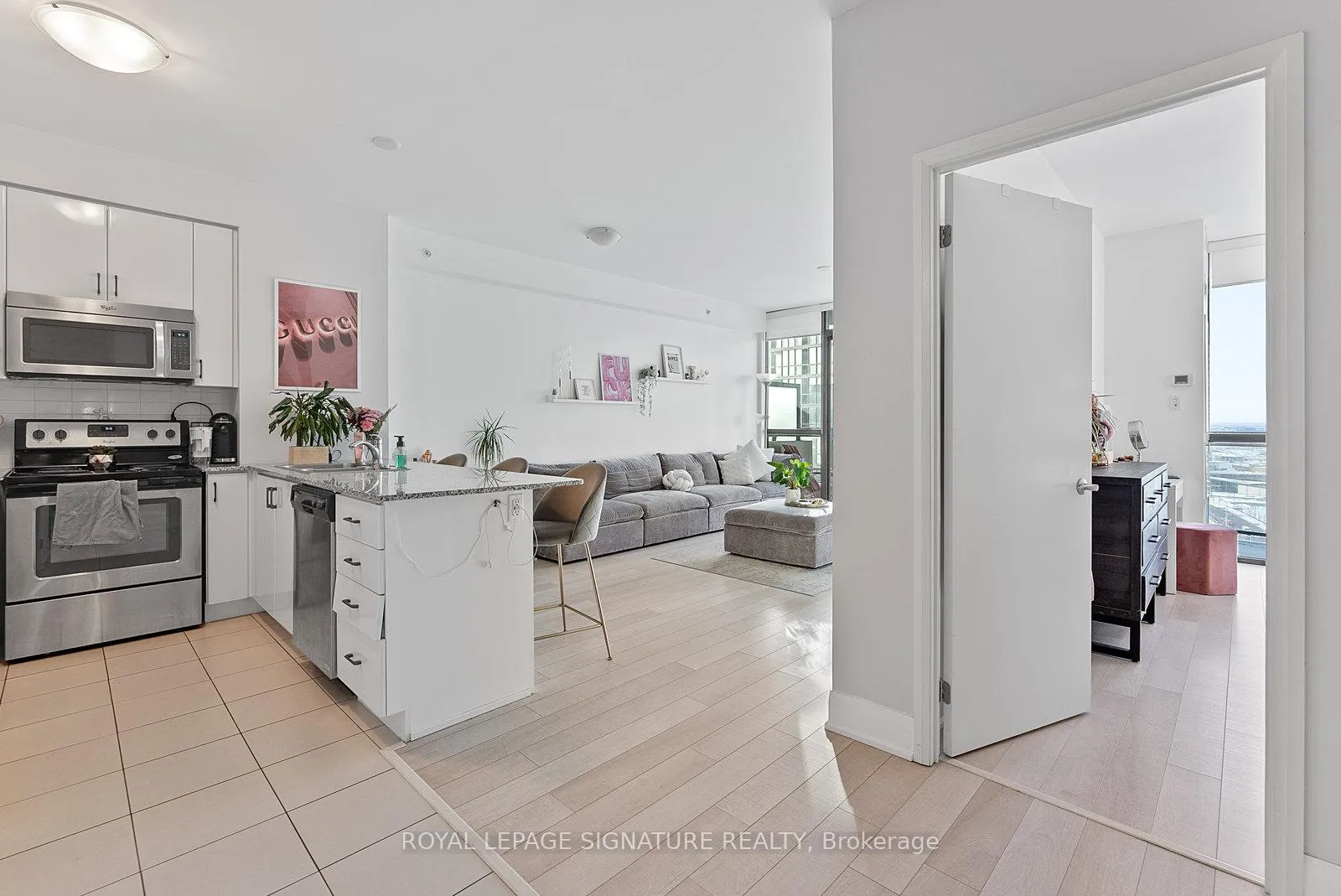 Photo 6 of Unit 1607, 2900 Highway 7, Vaughan, Concord — HOMEH