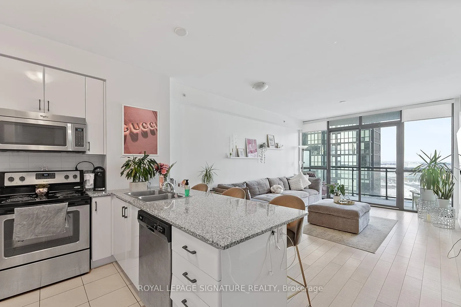 Photo 7 of Unit 1607, 2900 Highway 7, Vaughan, Concord — HOMEH