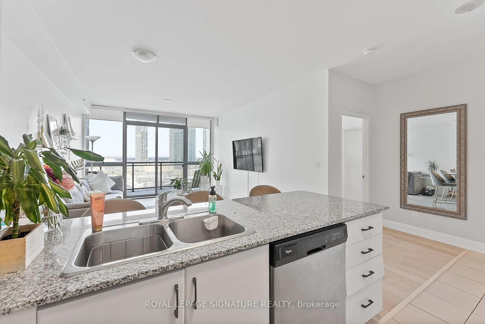 Photo 8 of Unit 1607, 2900 Highway 7, Vaughan, Concord — HOMEH