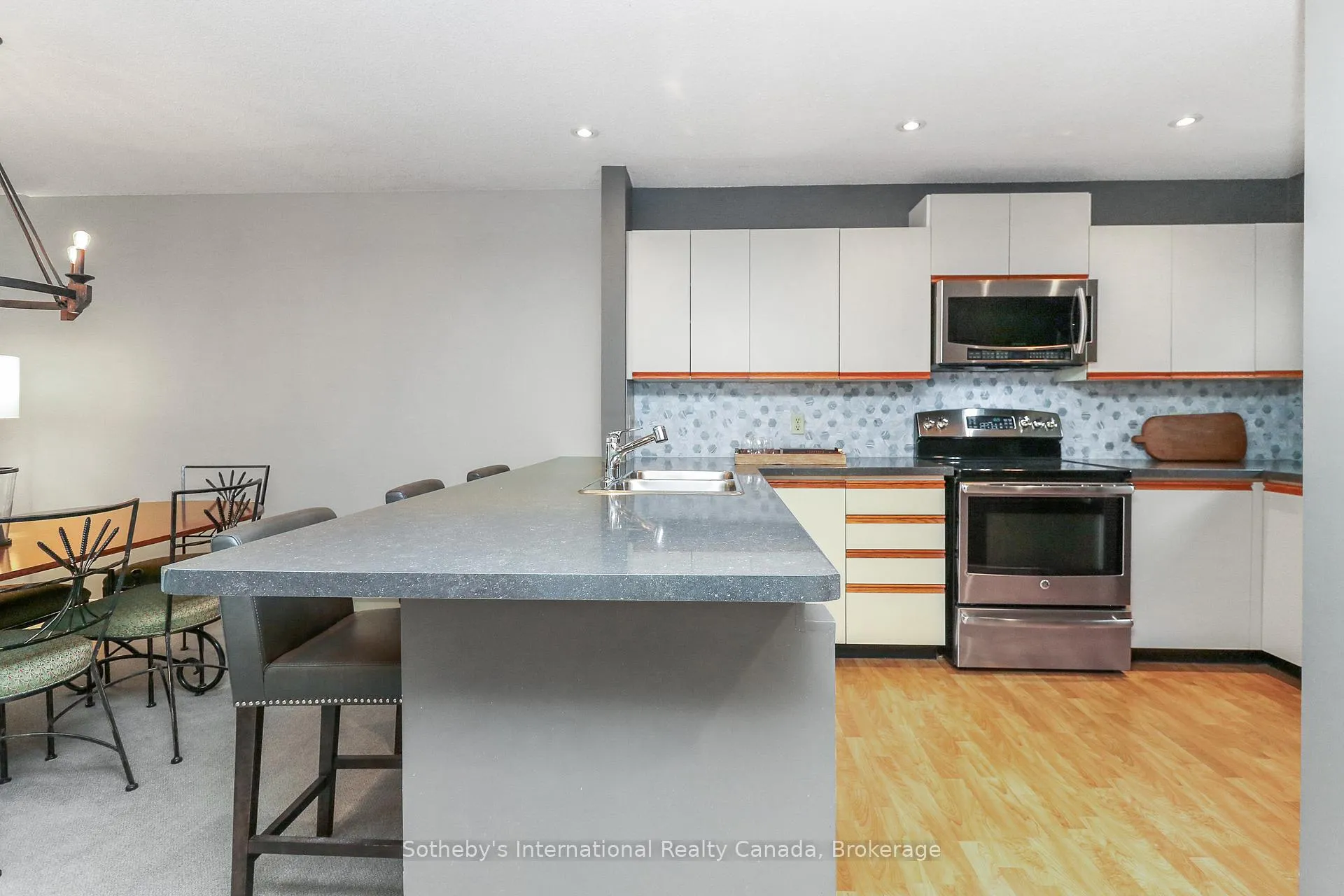 Photo 8 of 408 Mariners Way, Collingwood — HOMEH