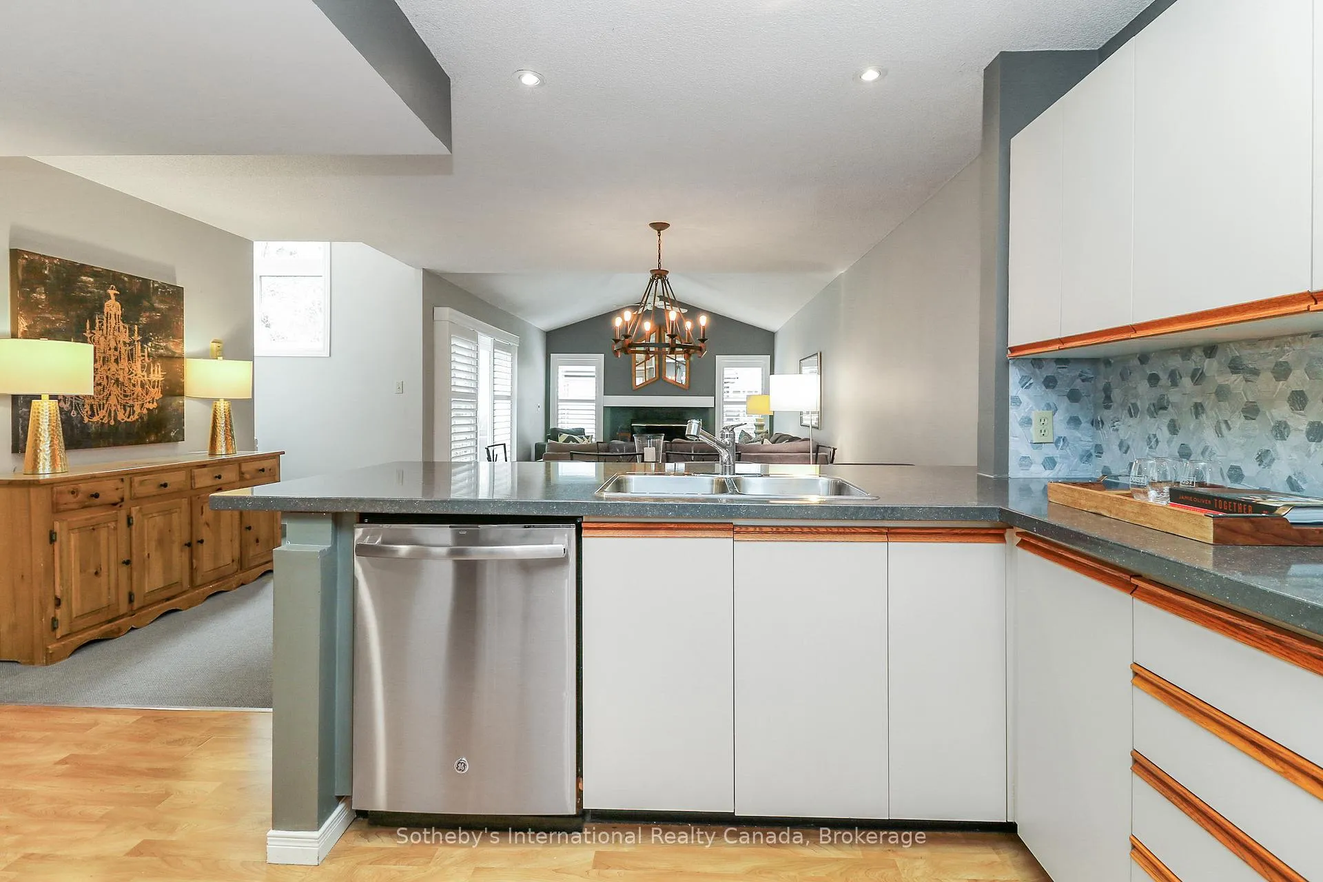 Photo 11 of 408 Mariners Way, Collingwood — HOMEH