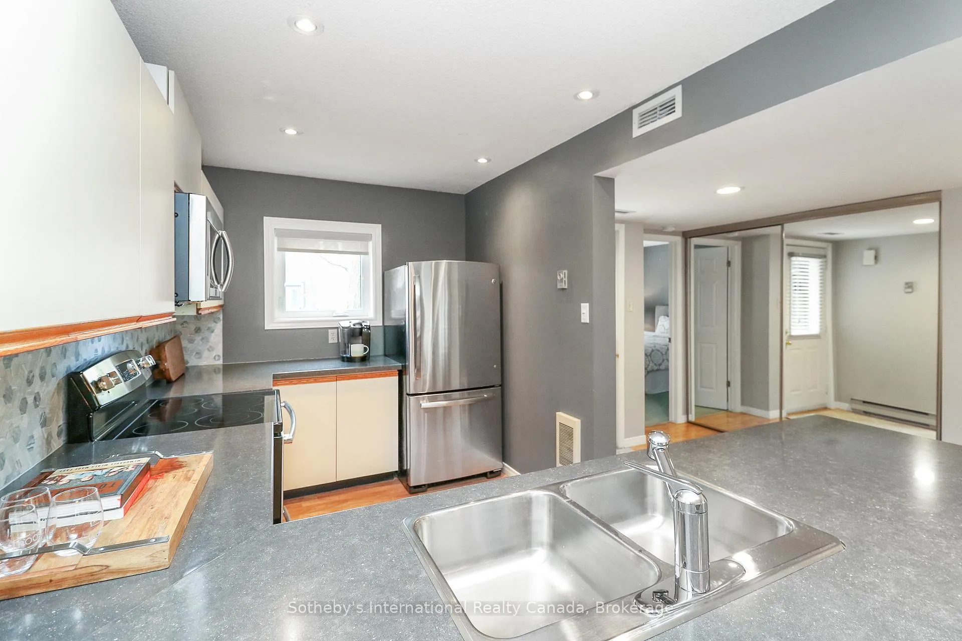 Photo 15 of 408 Mariners Way, Collingwood — HOMEH