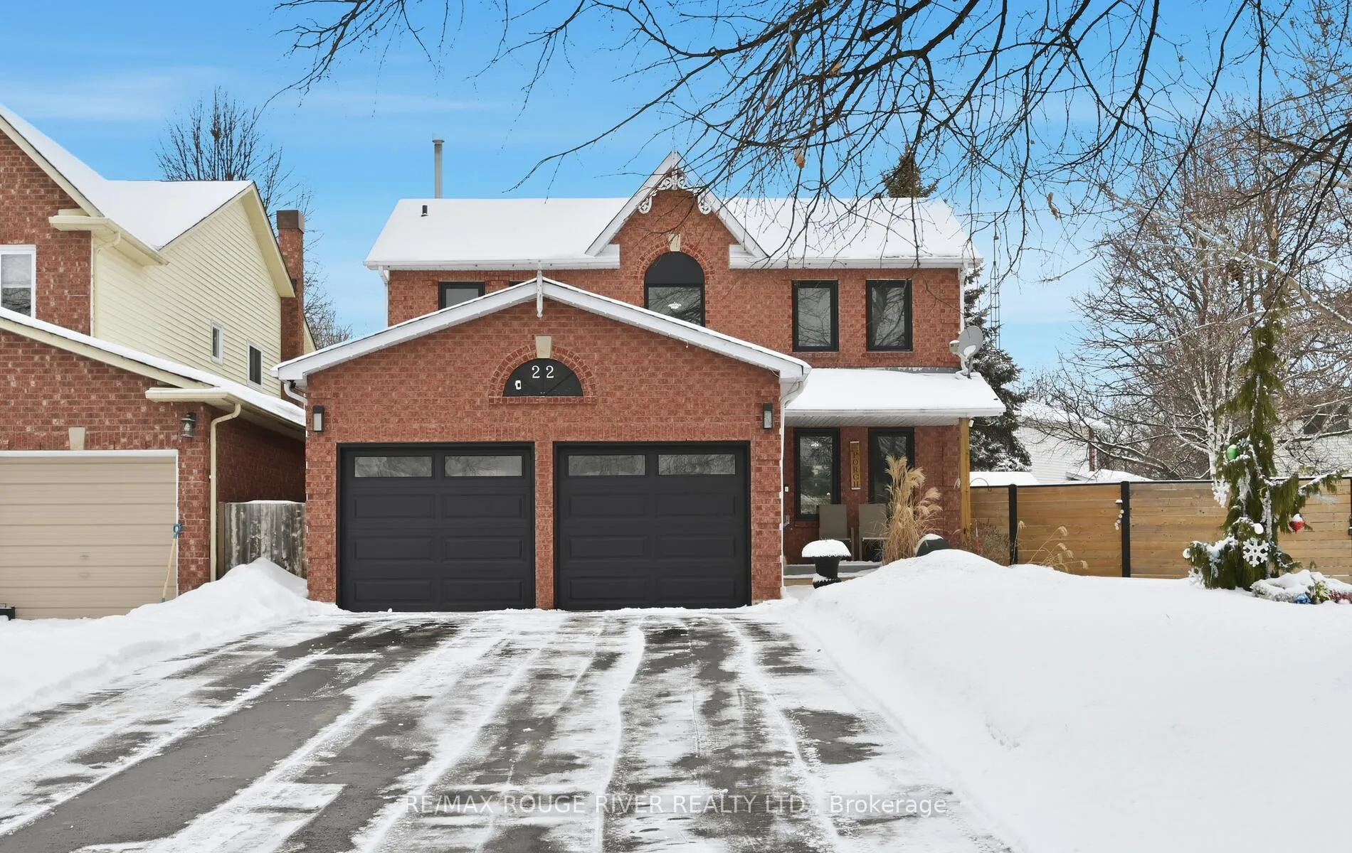 Photo 1 of 22 Royal Pines Court, Clarington, Bowmanville — HOMEH