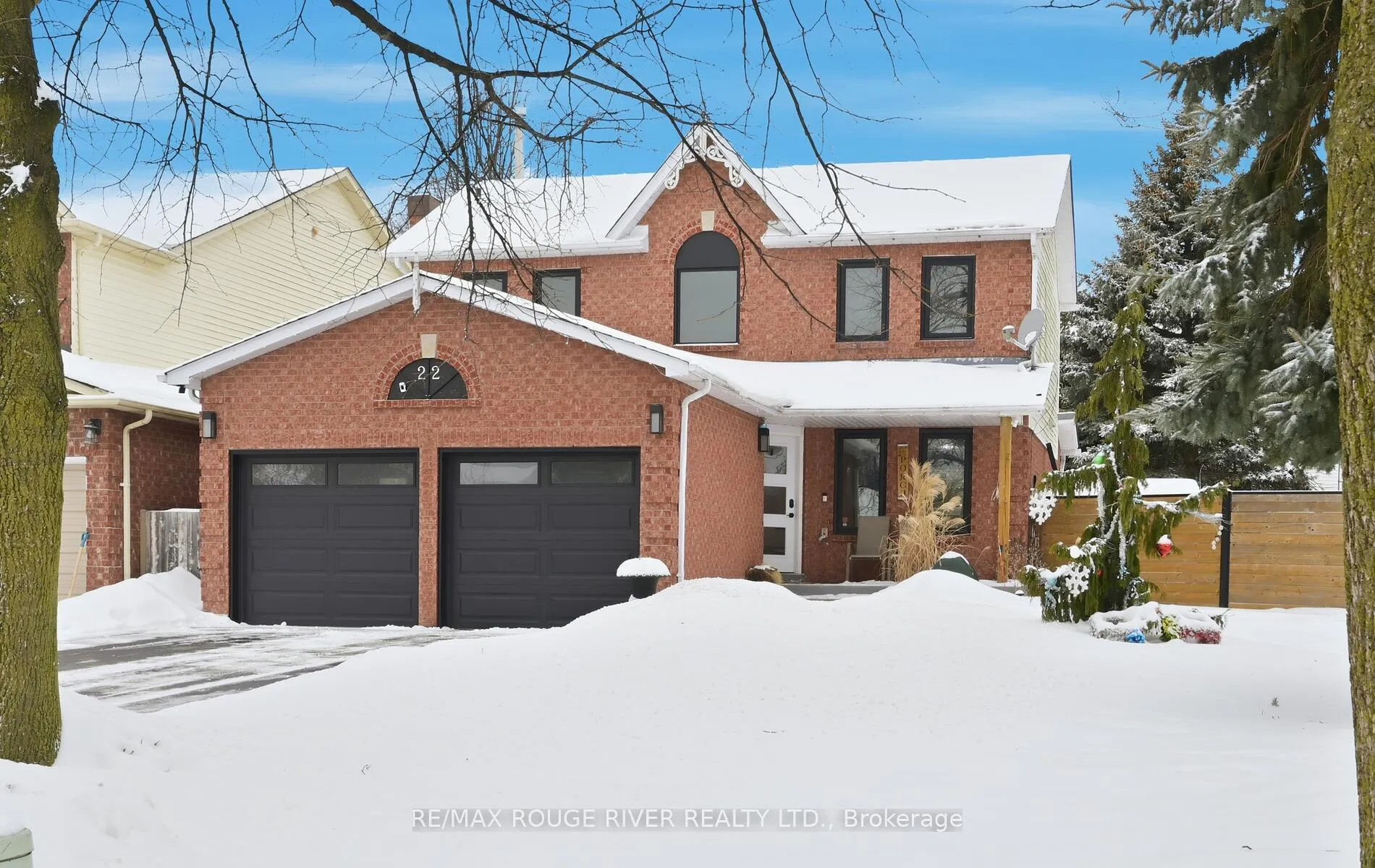 Photo 3 of 22 Royal Pines Court, Clarington, Bowmanville — HOMEH