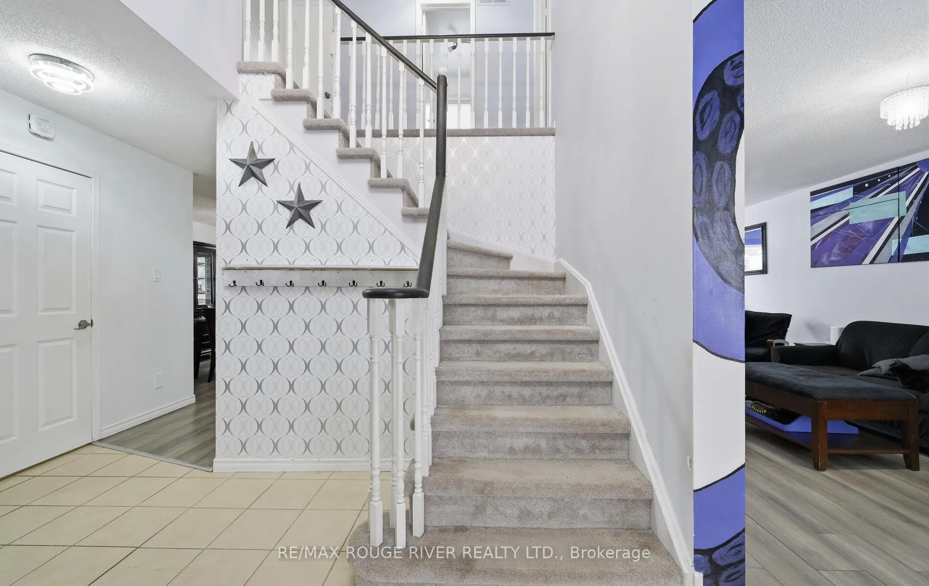 Photo 6 of 22 Royal Pines Court, Clarington, Bowmanville — HOMEH