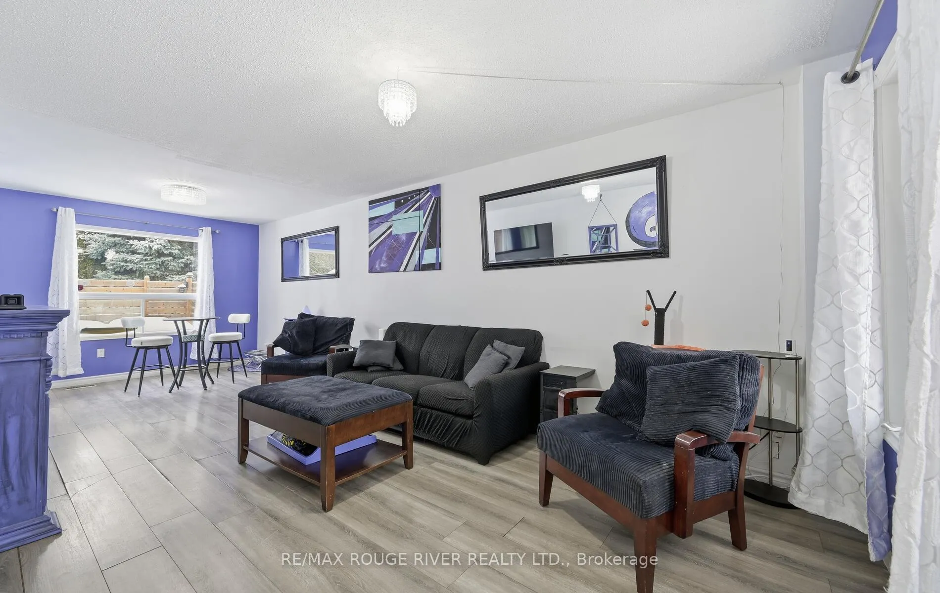 Photo 7 of 22 Royal Pines Court, Clarington, Bowmanville — HOMEH