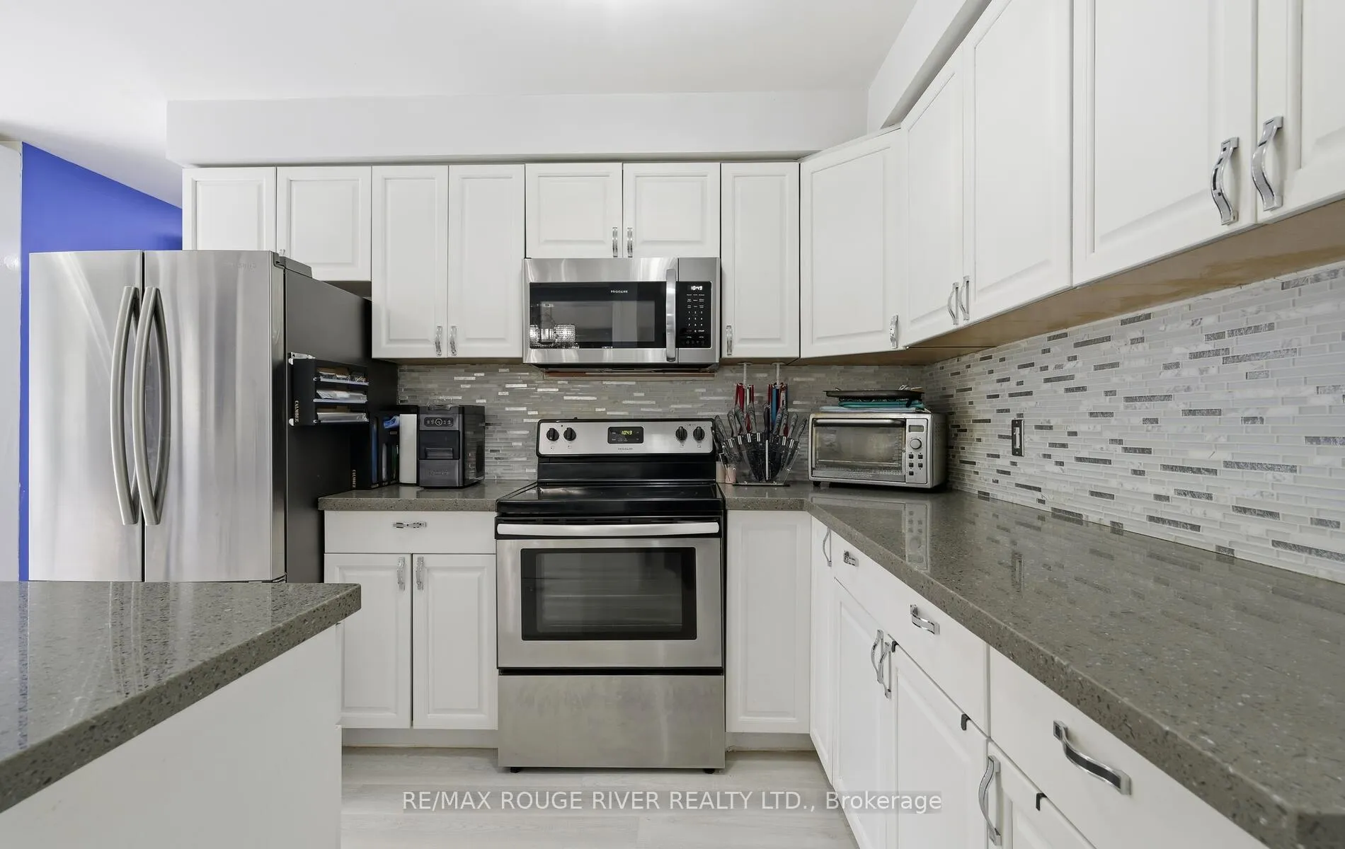 Photo 13 of 22 Royal Pines Court, Clarington, Bowmanville — HOMEH