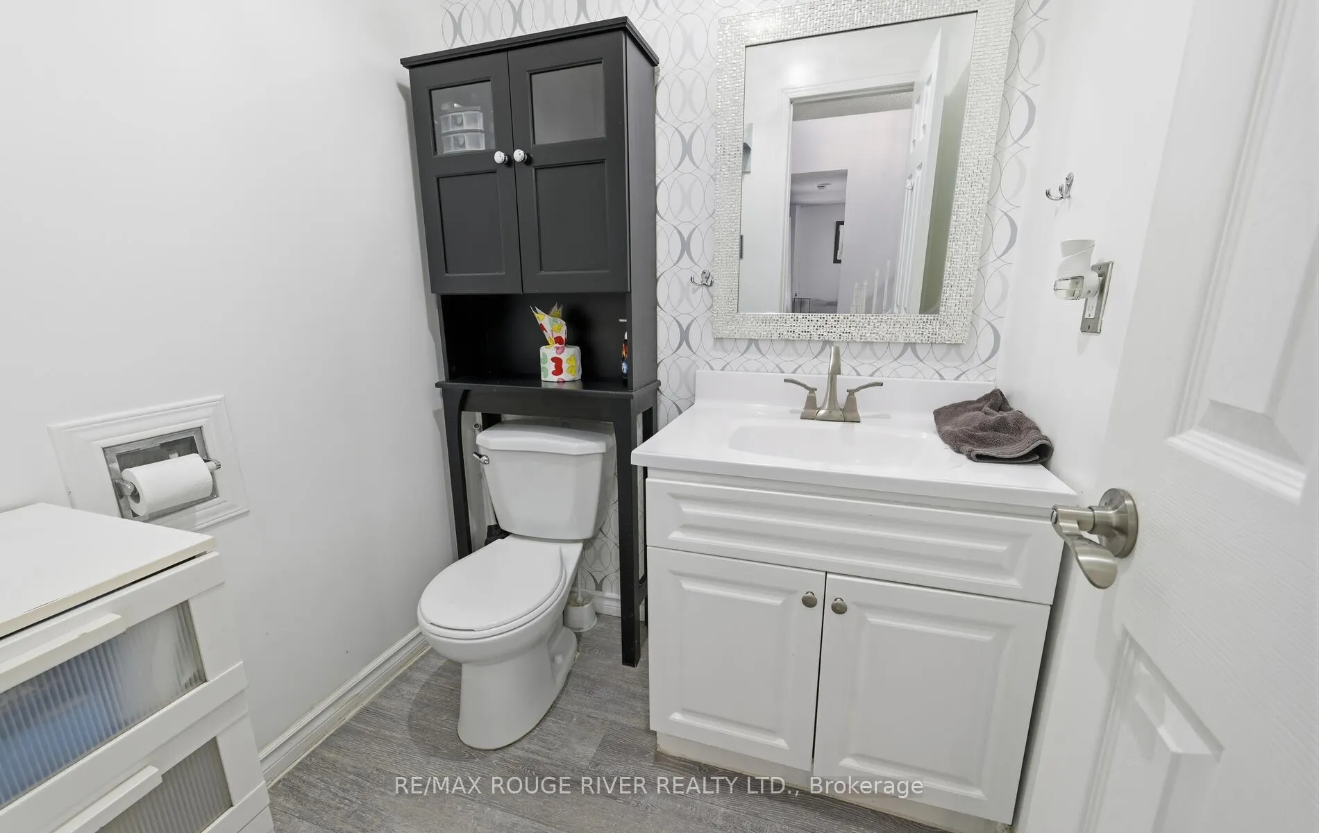 Photo 18 of 22 Royal Pines Court, Clarington, Bowmanville — HOMEH
