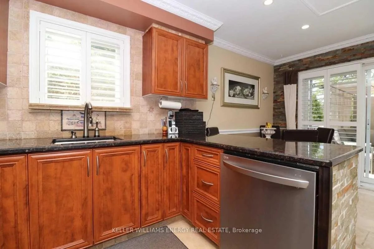 Photo 5 of 2271 Wildwood Crescent, Pickering, Brock Ridge — HOMEH