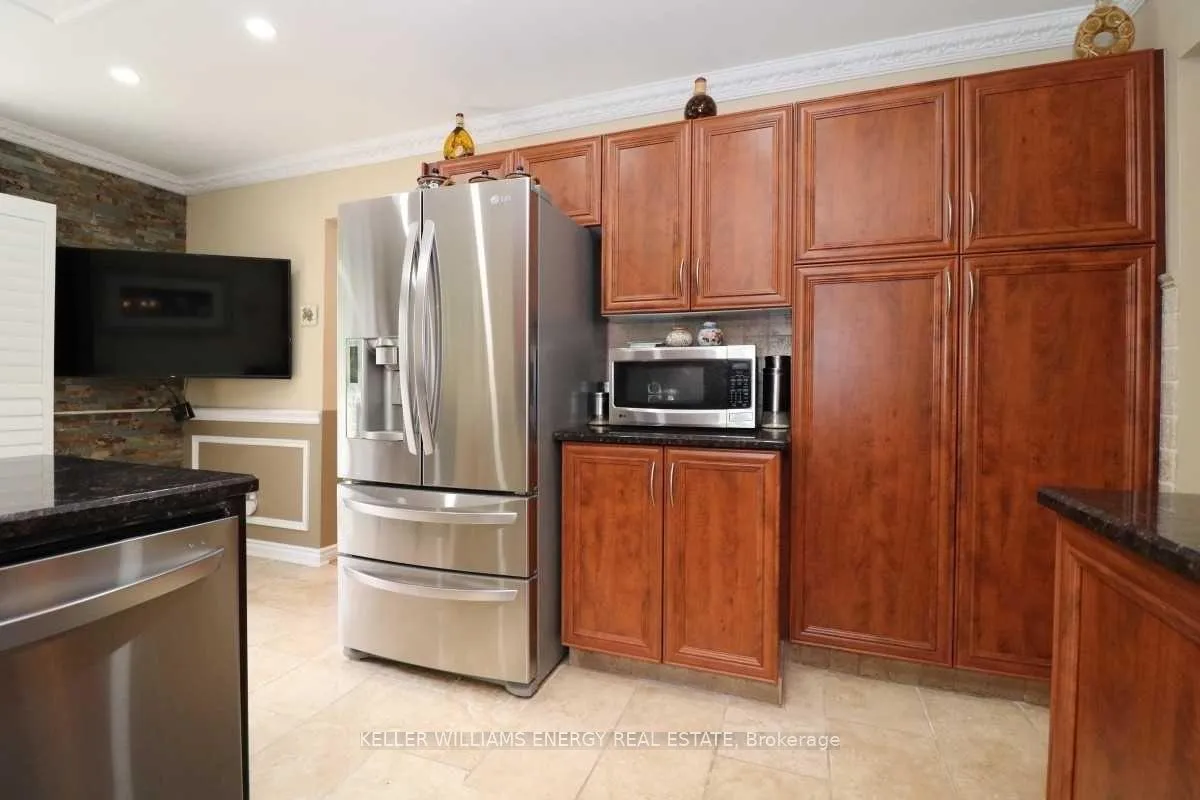 Photo 6 of 2271 Wildwood Crescent, Pickering, Brock Ridge — HOMEH