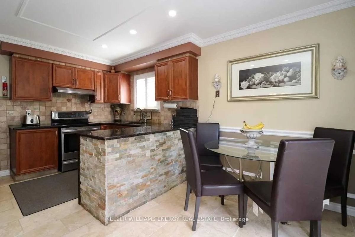 Photo 7 of 2271 Wildwood Crescent, Pickering, Brock Ridge — HOMEH