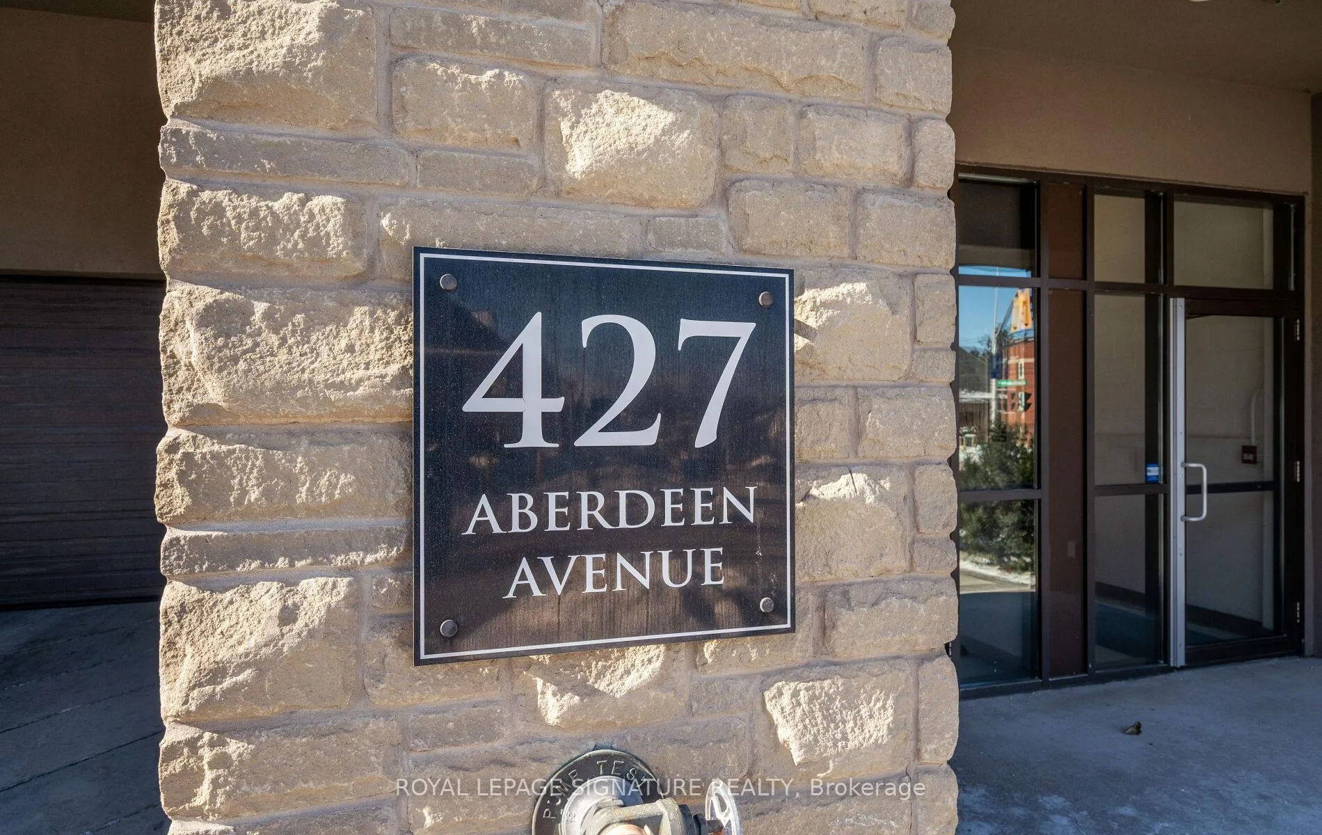 Photo 2 of Unit 402, 427 Aberdeen Avenue, Hamilton, Kirkendall — HOMEH