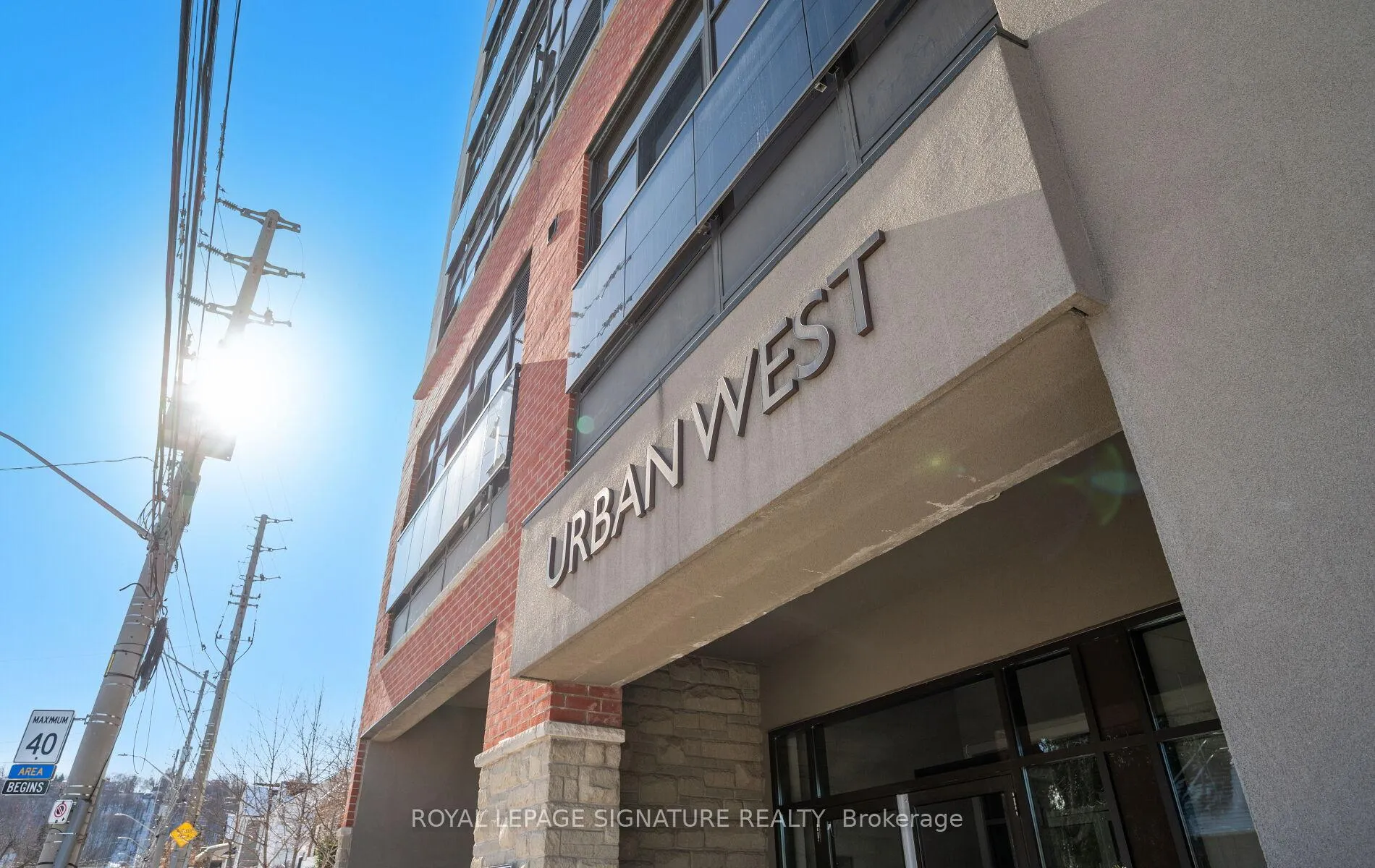 Photo 3 of Unit 402, 427 Aberdeen Avenue, Hamilton, Kirkendall — HOMEH