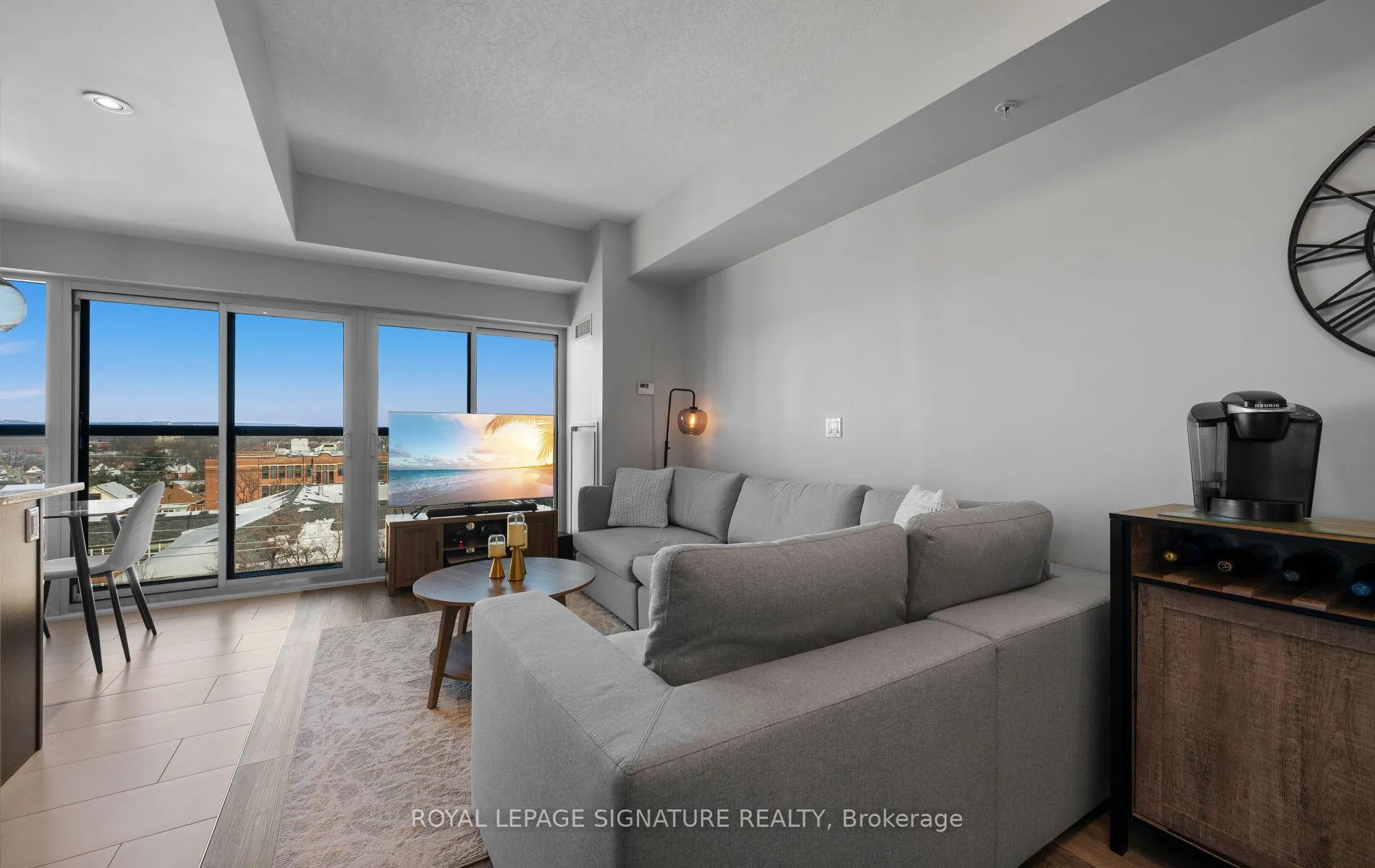 Photo 8 of Unit 402, 427 Aberdeen Avenue, Hamilton, Kirkendall — HOMEH