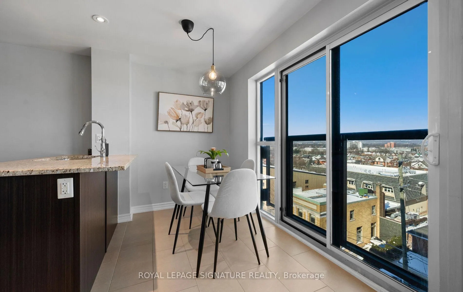 Photo 13 of Unit 402, 427 Aberdeen Avenue, Hamilton, Kirkendall — HOMEH