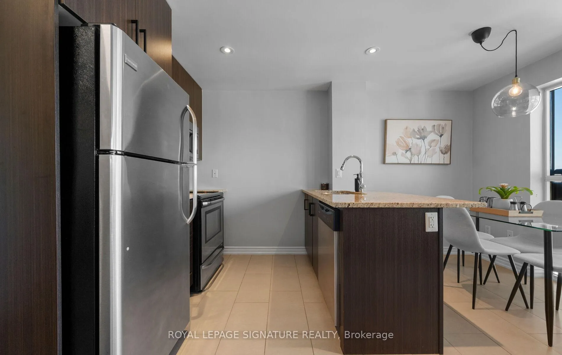 Photo 15 of Unit 402, 427 Aberdeen Avenue, Hamilton, Kirkendall — HOMEH