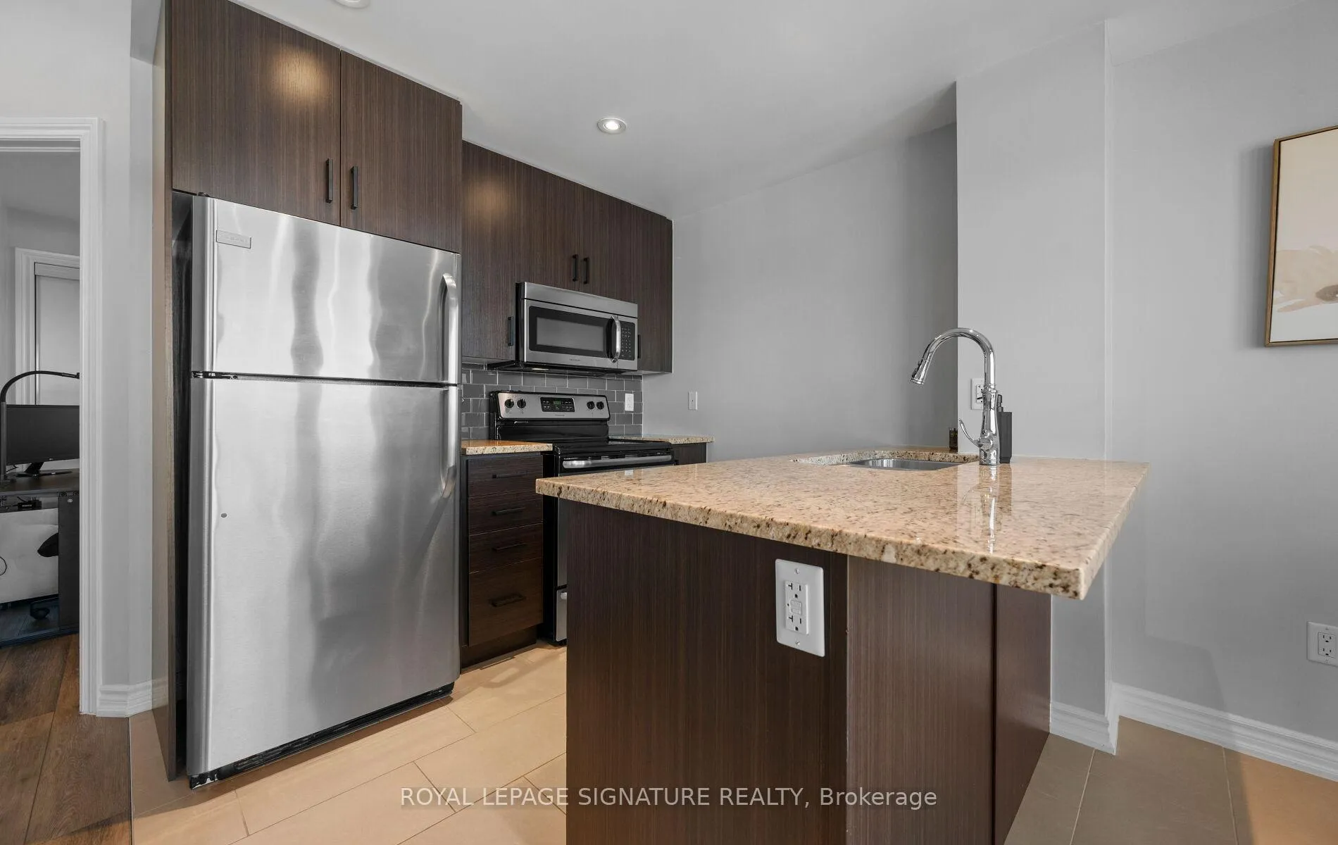 Photo 16 of Unit 402, 427 Aberdeen Avenue, Hamilton, Kirkendall — HOMEH