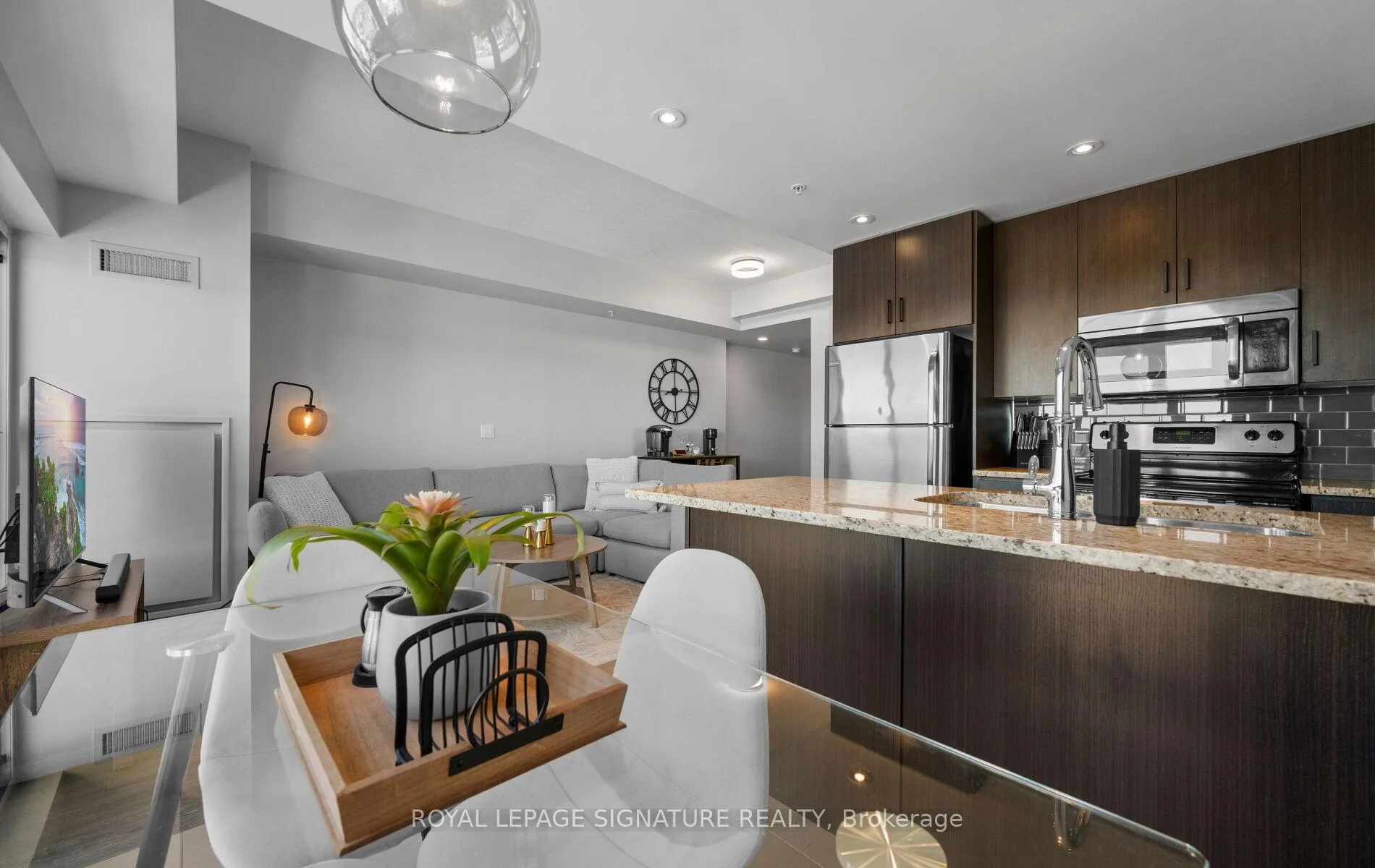 Photo 18 of Unit 402, 427 Aberdeen Avenue, Hamilton, Kirkendall — HOMEH