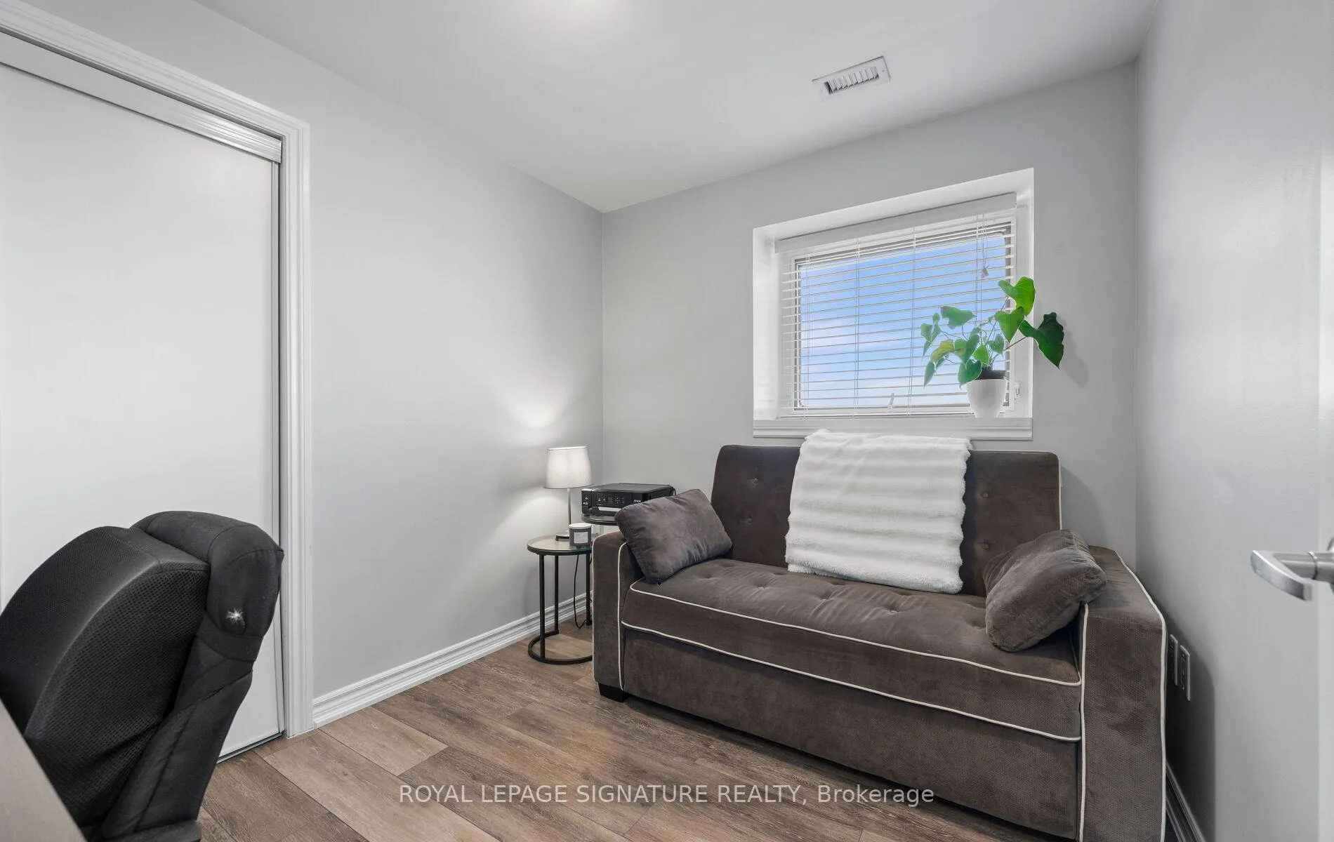 Photo 22 of Unit 402, 427 Aberdeen Avenue, Hamilton, Kirkendall — HOMEH