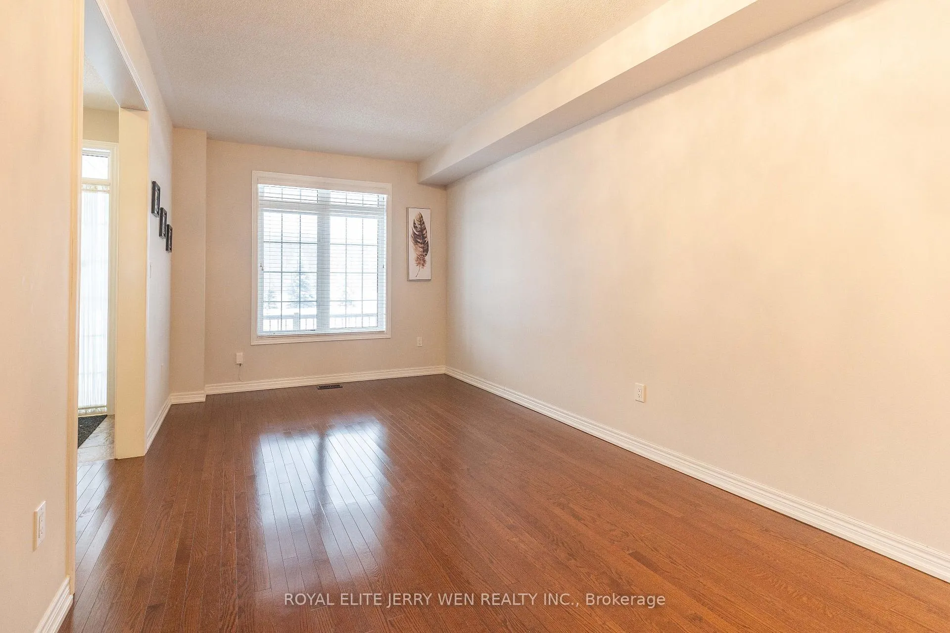 Photo 4 of 914 Castlemore Avenue, Markham, Wismer — HOMEH