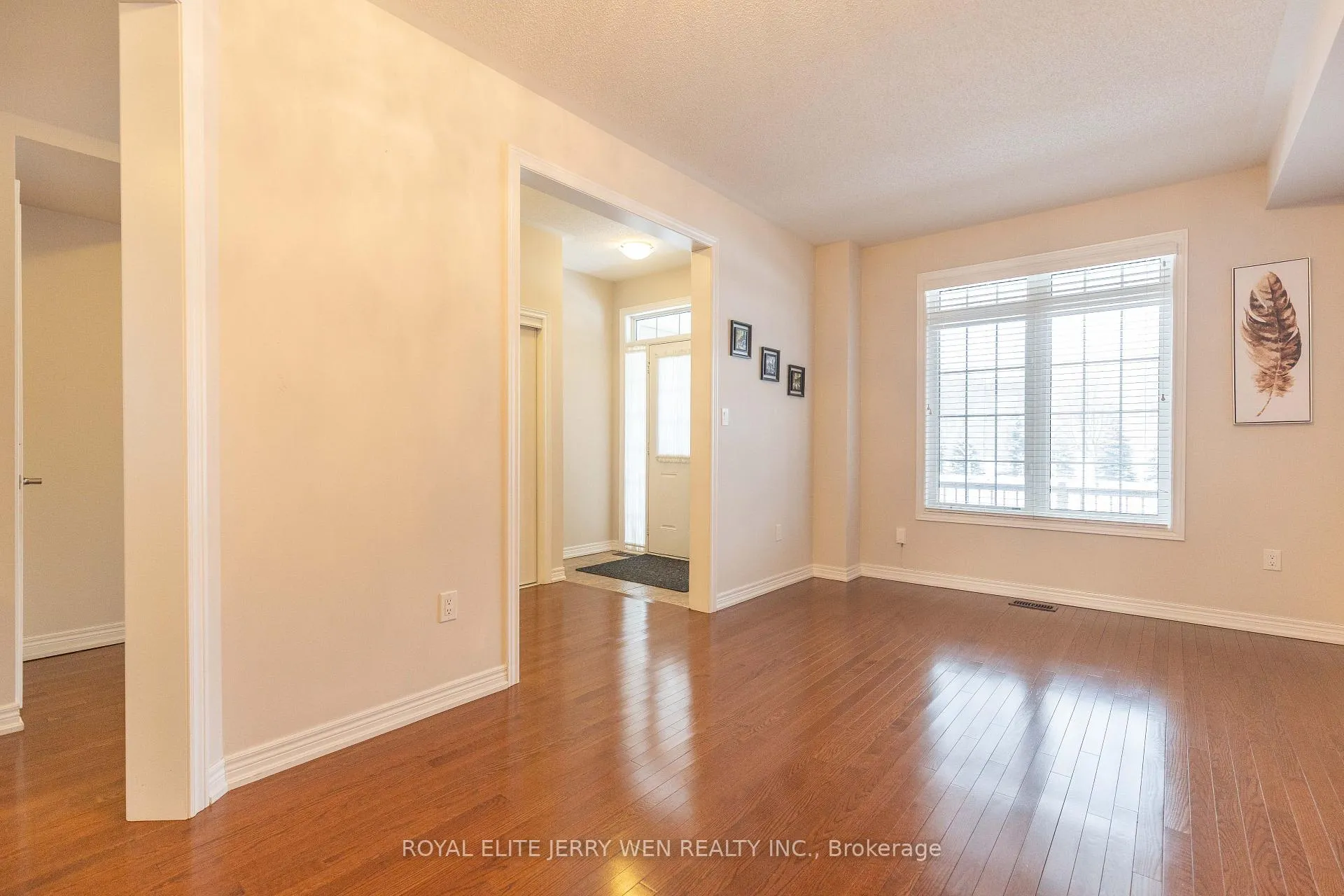 Photo 5 of 914 Castlemore Avenue, Markham, Wismer — HOMEH