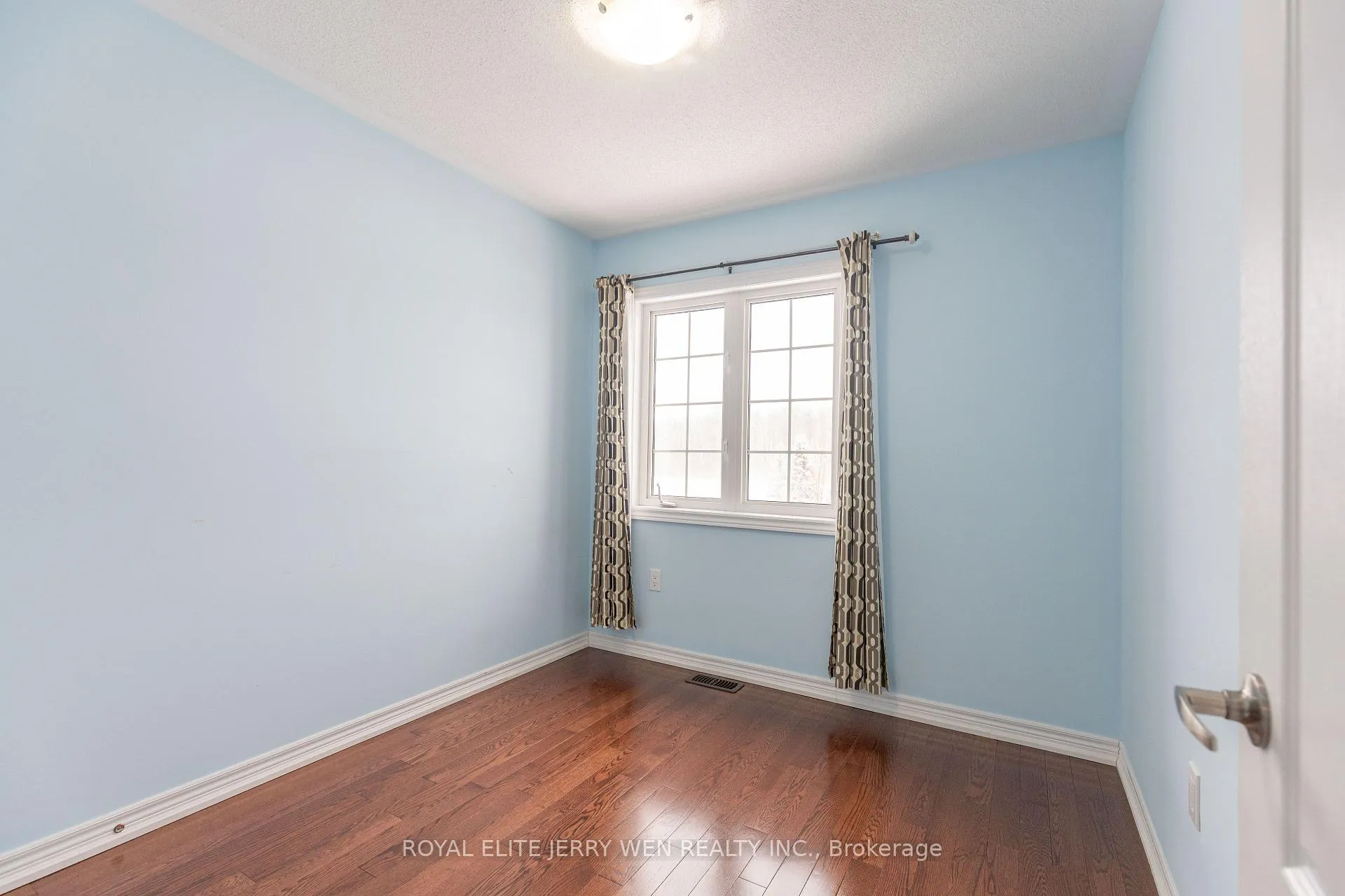 Photo 11 of 914 Castlemore Avenue, Markham, Wismer — HOMEH