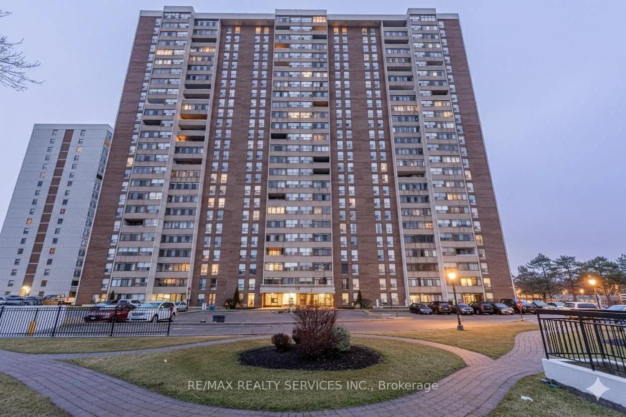 Front of Unit 304, 18 Knightsbridge Road