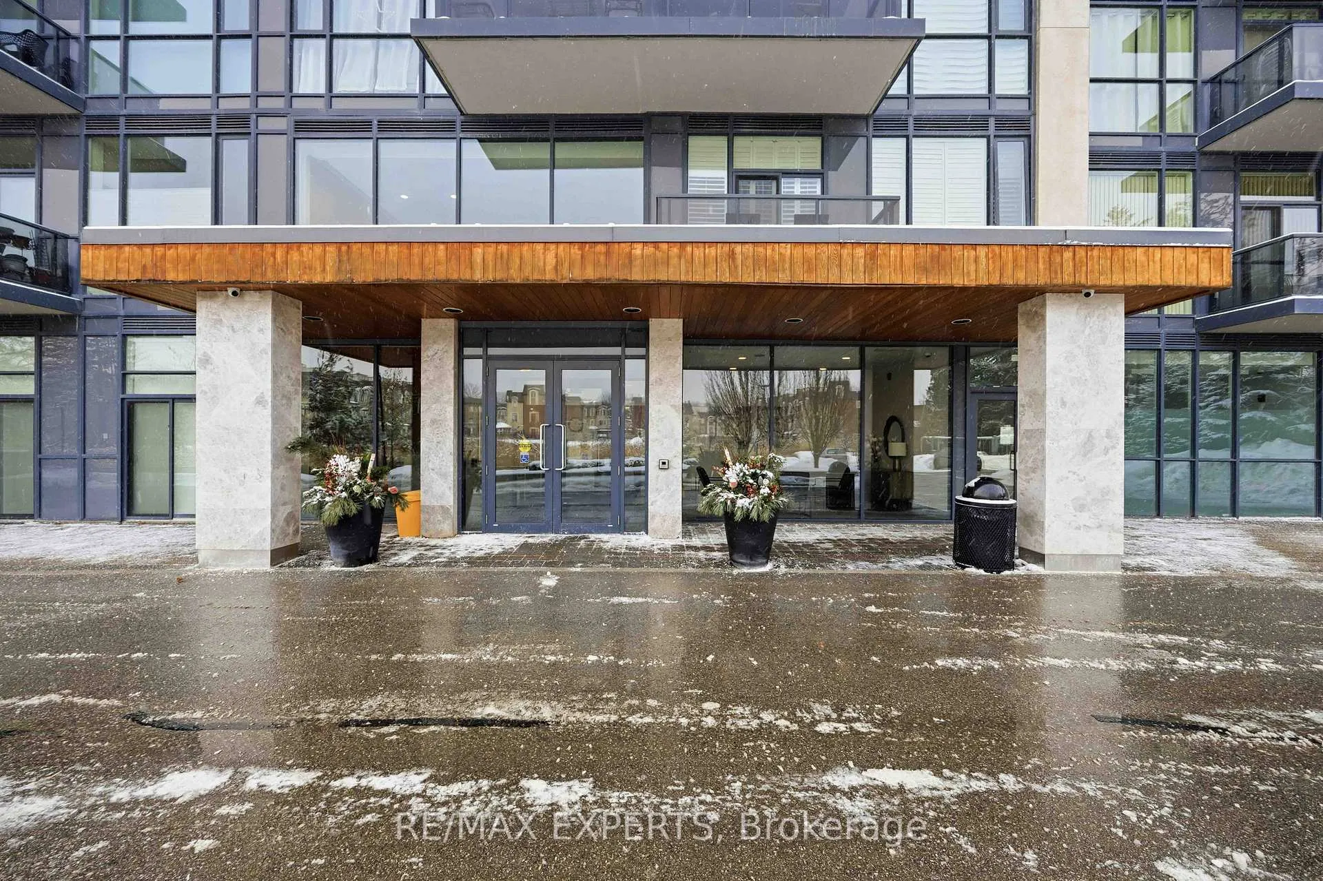 Photo 3 of Unit 501, 4700 Highway 7 Road, Vaughan, East Woodbridge — HOMEH