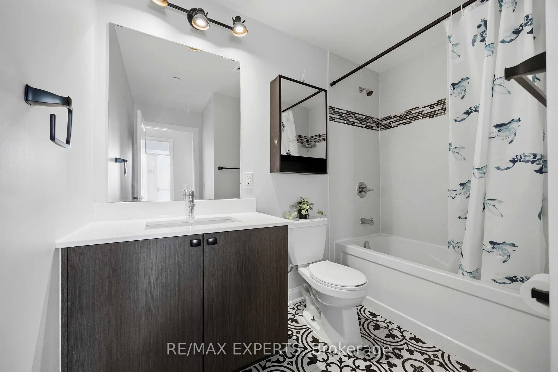 Photo 37 of Unit 501, 4700 Highway 7 Road, Vaughan, East Woodbridge — HOMEH