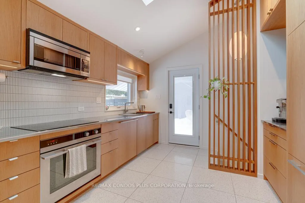 Photo 3 of 6 Munson Crescent, Scarborough, Bendale — HOMEH