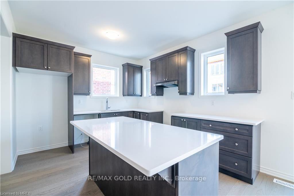 Photo 7 of 185 Forestwalk Street, Kitchener — HOMEH