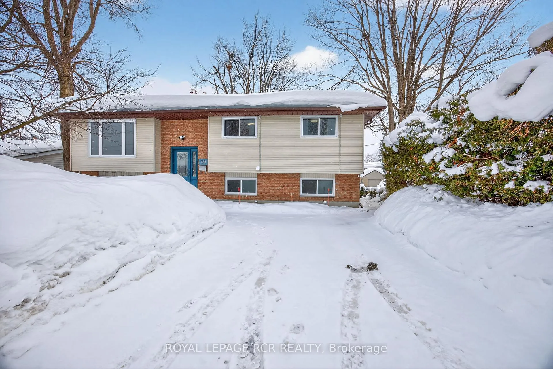Photo 2 of 49 Borland Street E, Orillia — HOMEH
