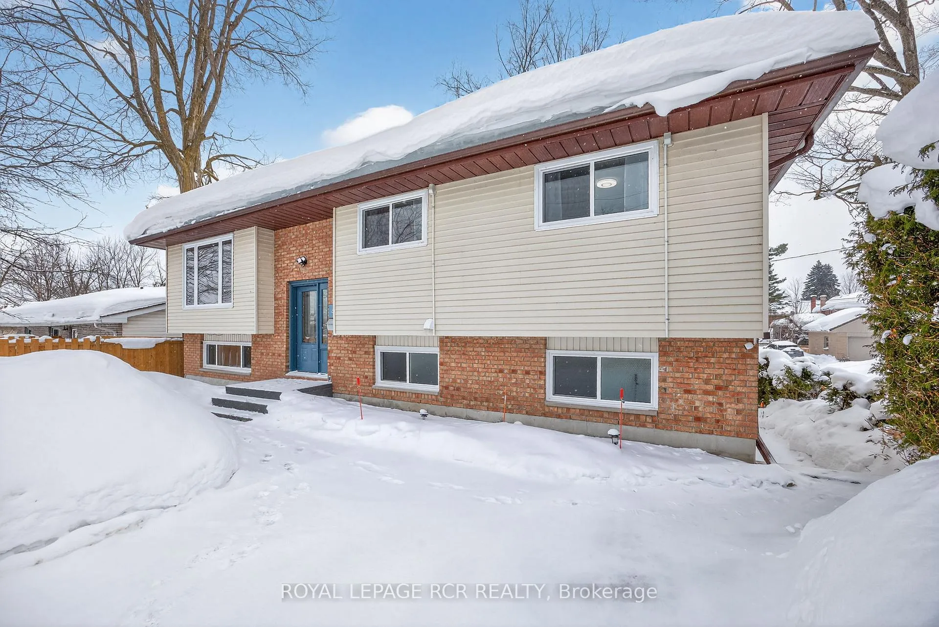 Photo 3 of 49 Borland Street E, Orillia — HOMEH