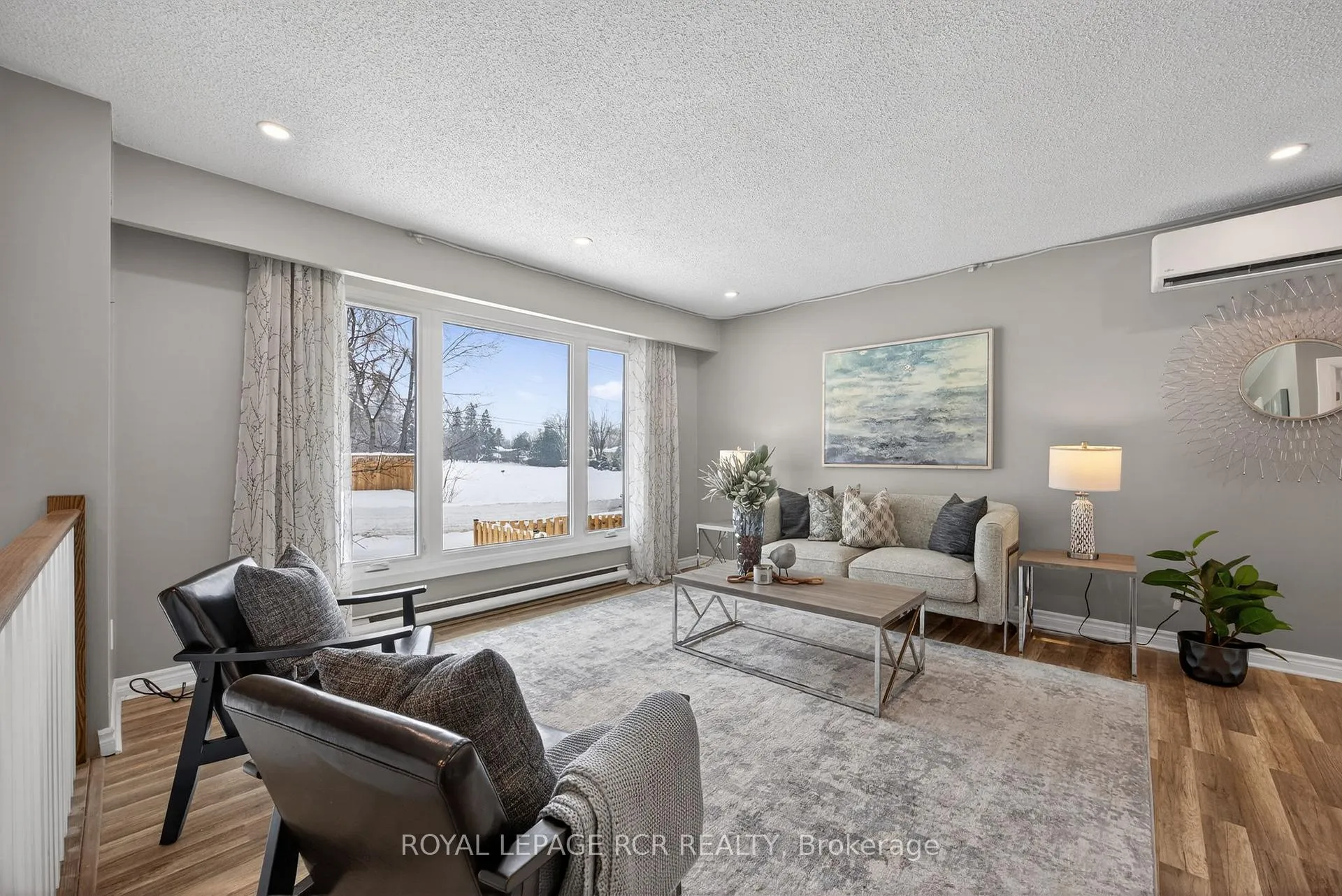 Photo 5 of 49 Borland Street E, Orillia — HOMEH