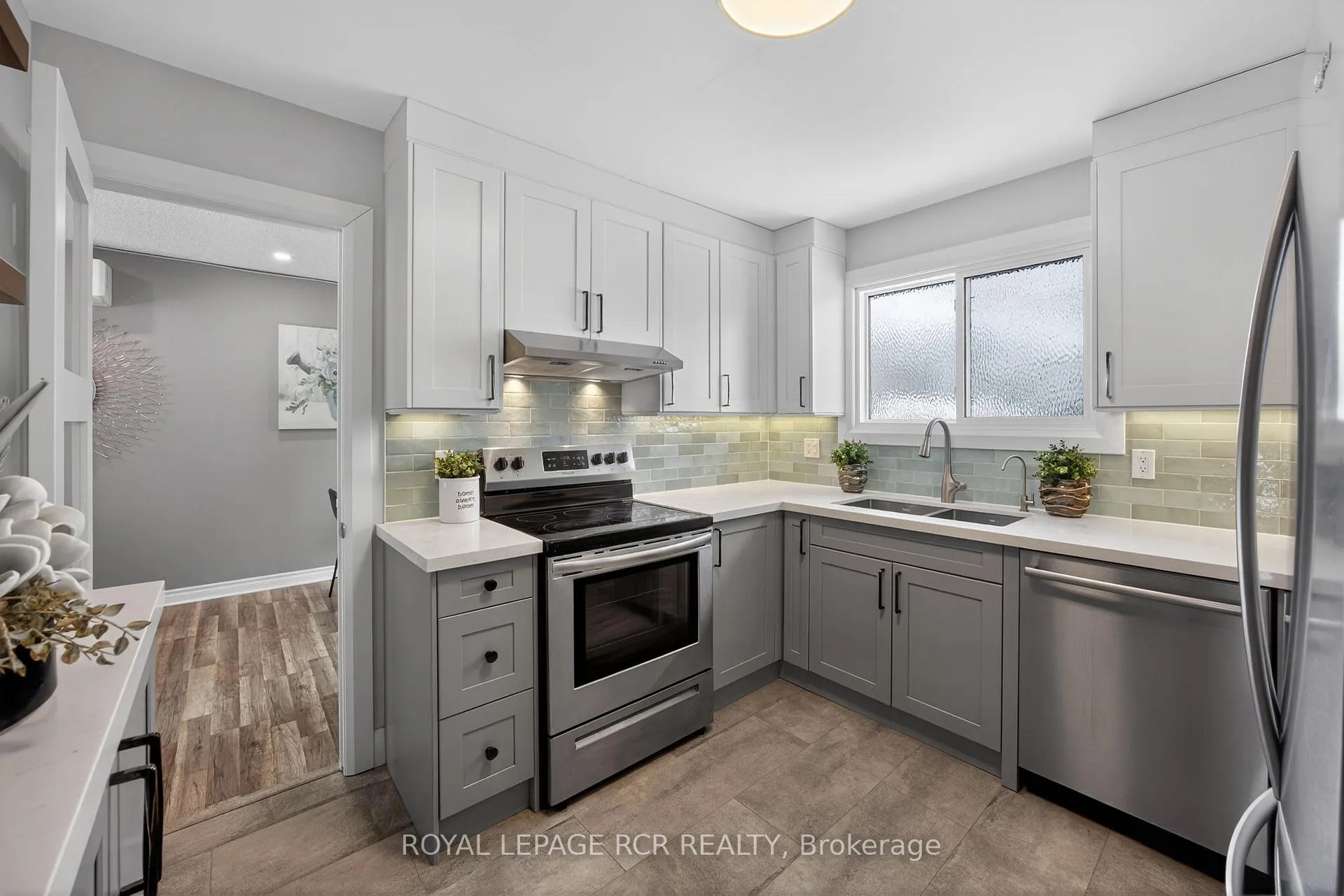 Photo 11 of 49 Borland Street E, Orillia — HOMEH