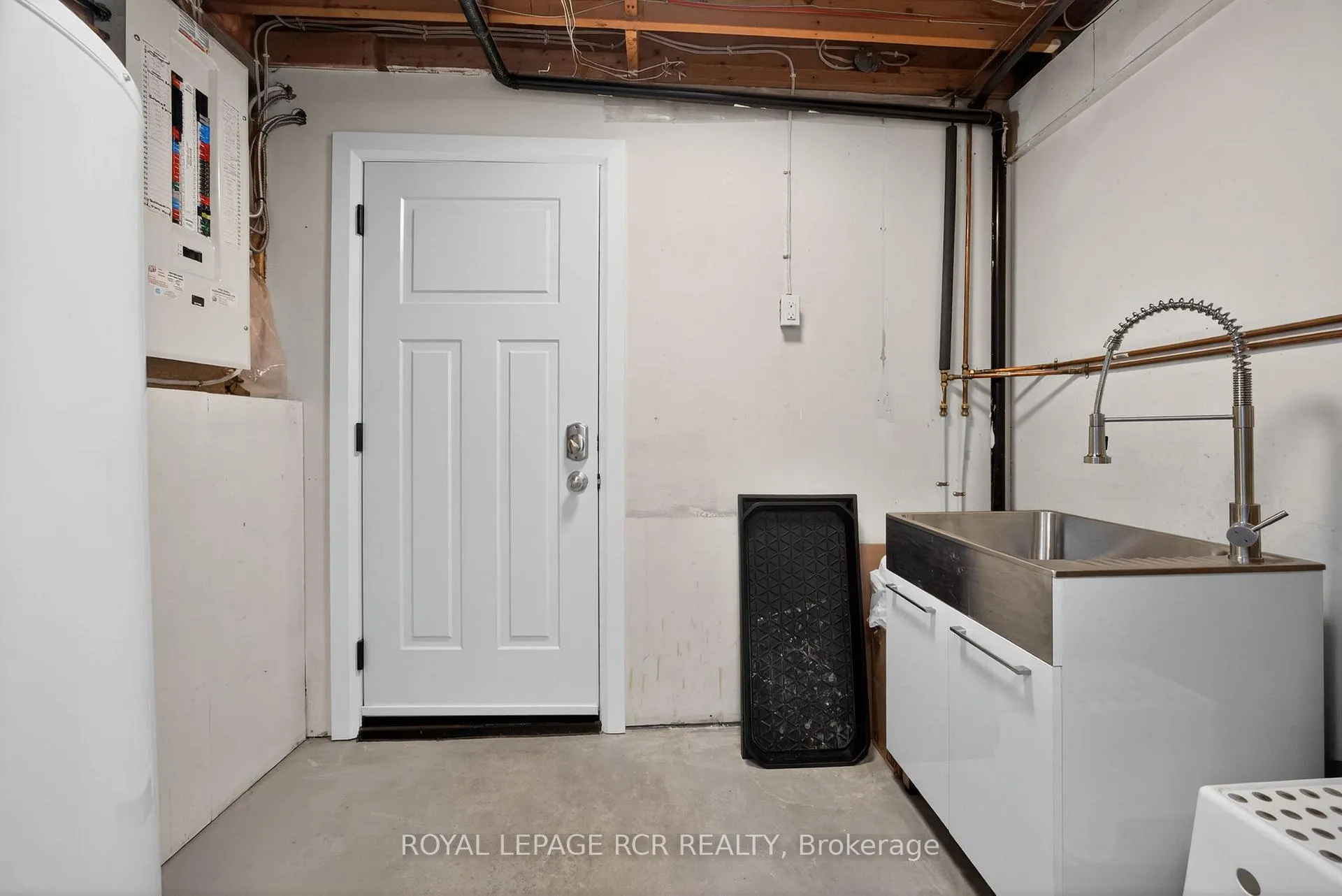 Photo 24 of 49 Borland Street E, Orillia — HOMEH