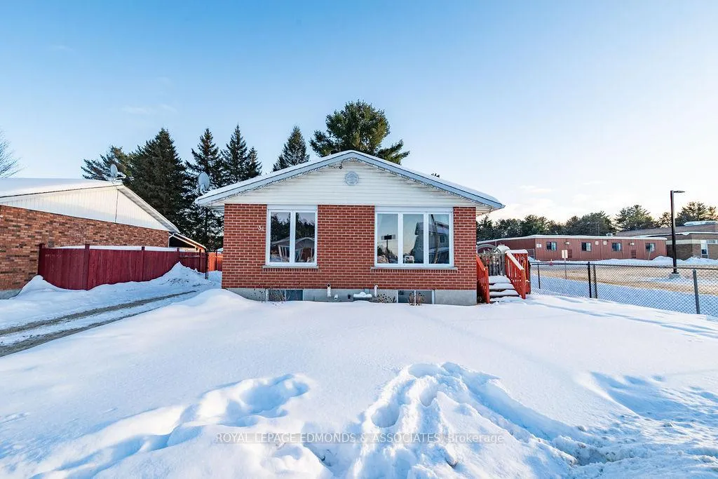 Photo 2 of 31 Herman Street, Petawawa — HOMEH