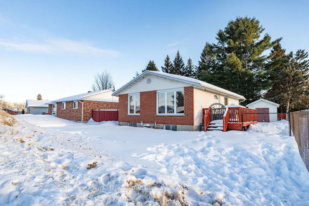 Photo 3 of 31 Herman Street, Petawawa — HOMEH